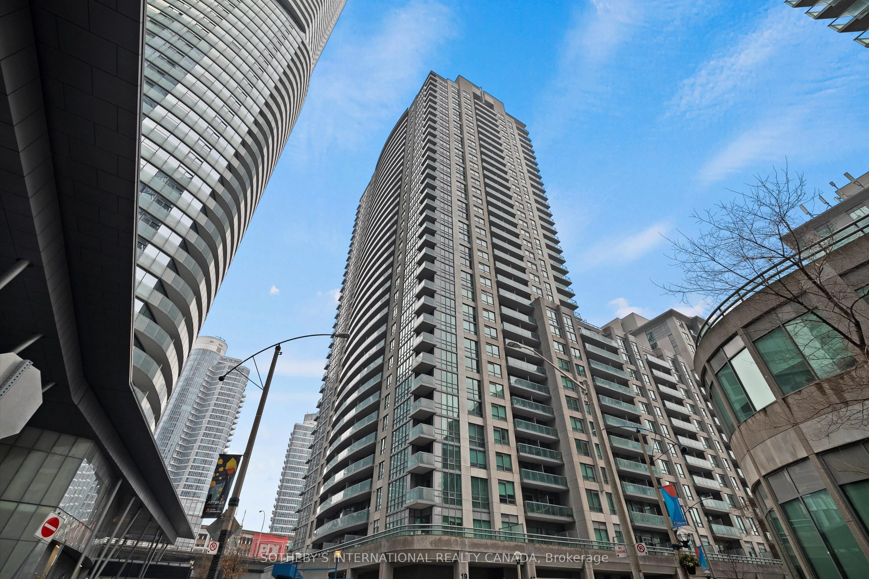 19 Grand Trunk Crescent, #707