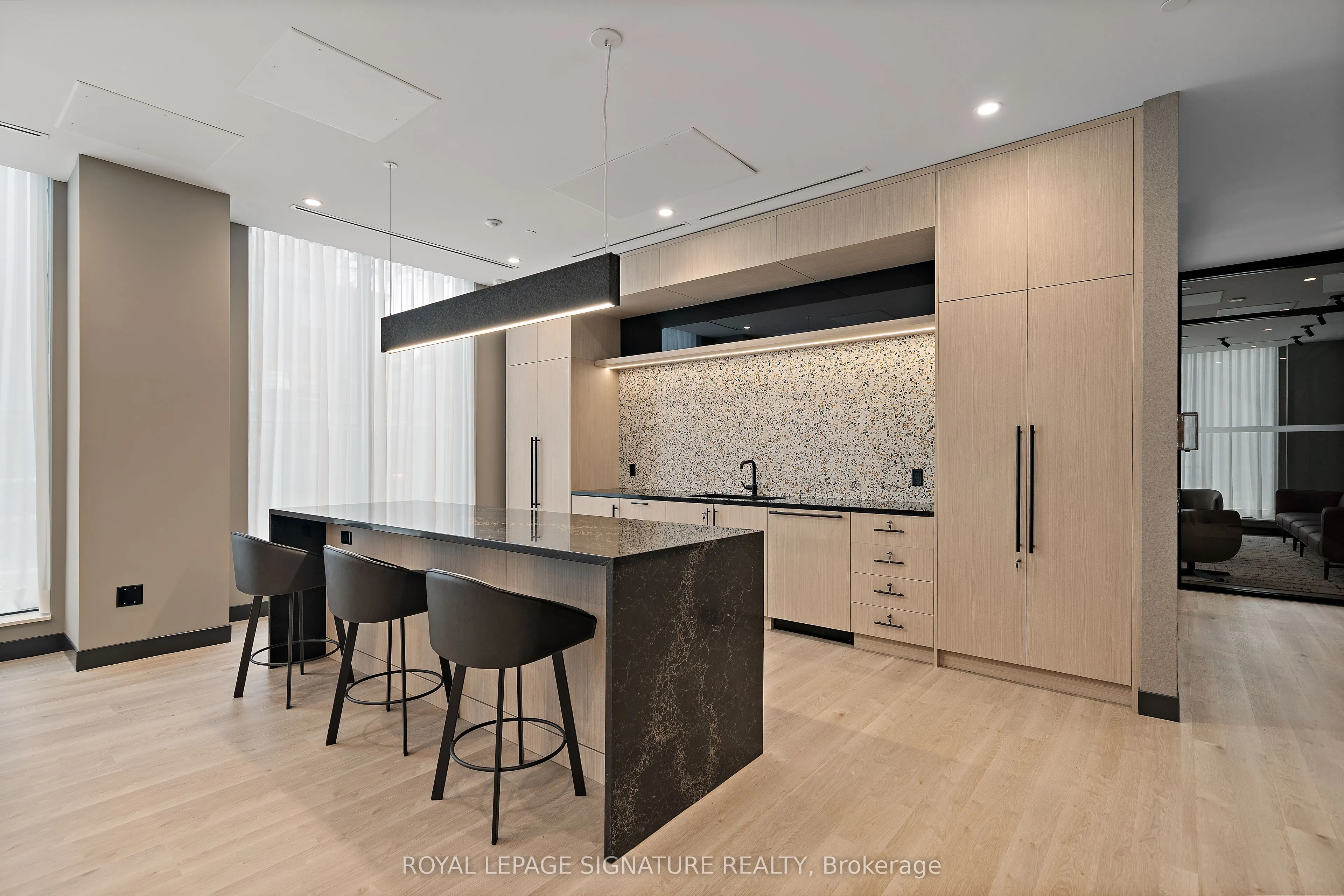 664 Spadina Avenue, #602