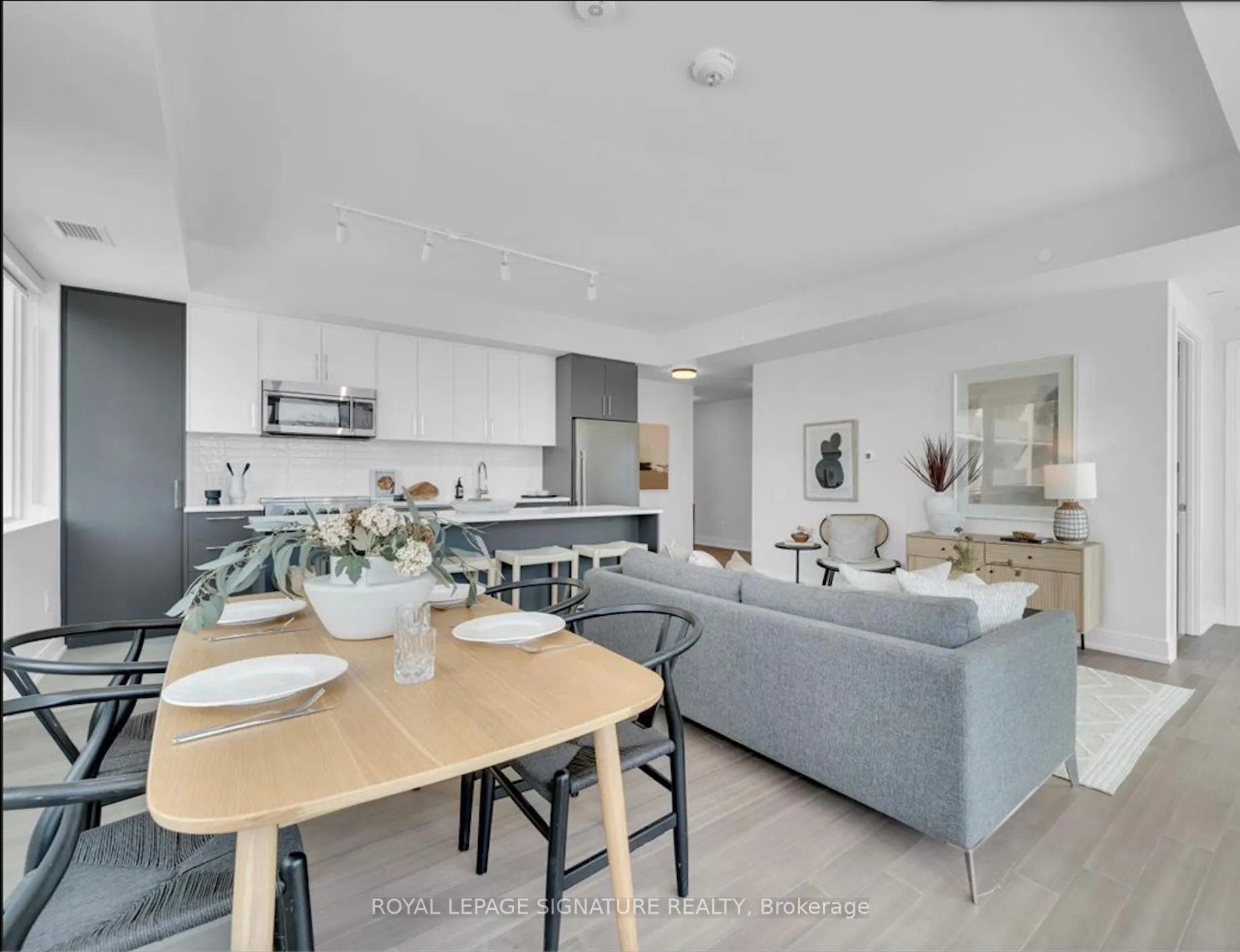 664 Spadina Avenue, #602