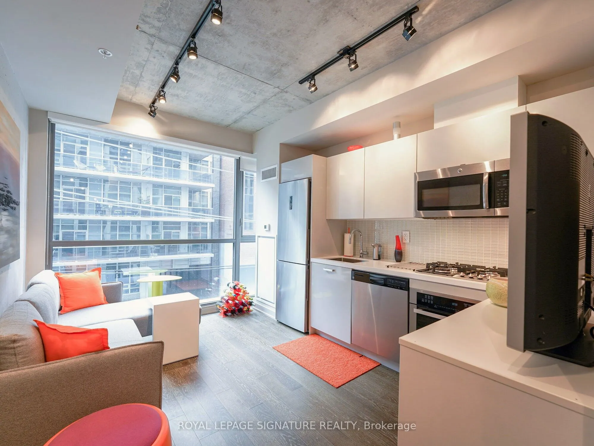 39 Brant Street, #316