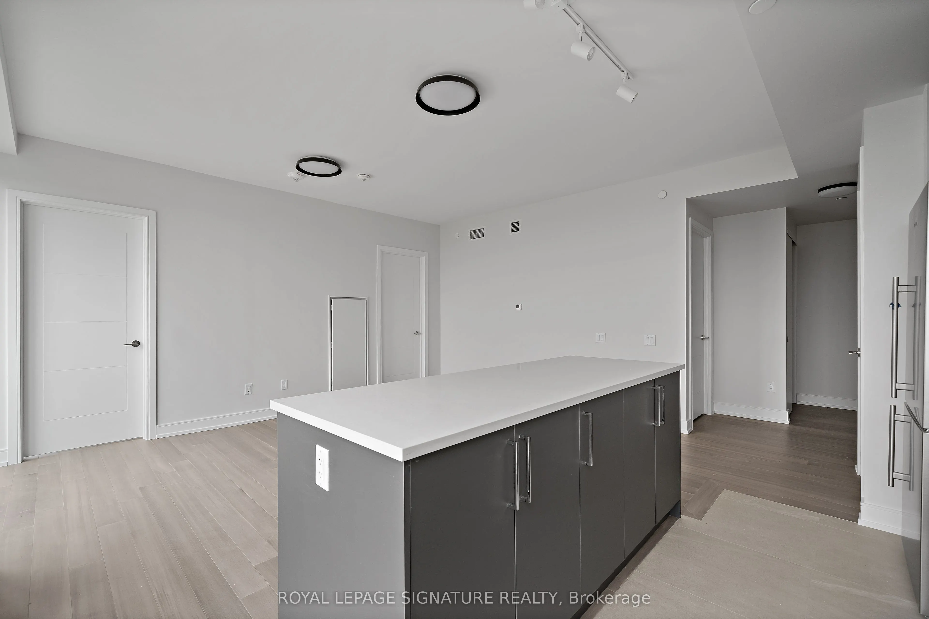 664 Spadina Avenue SW, #901