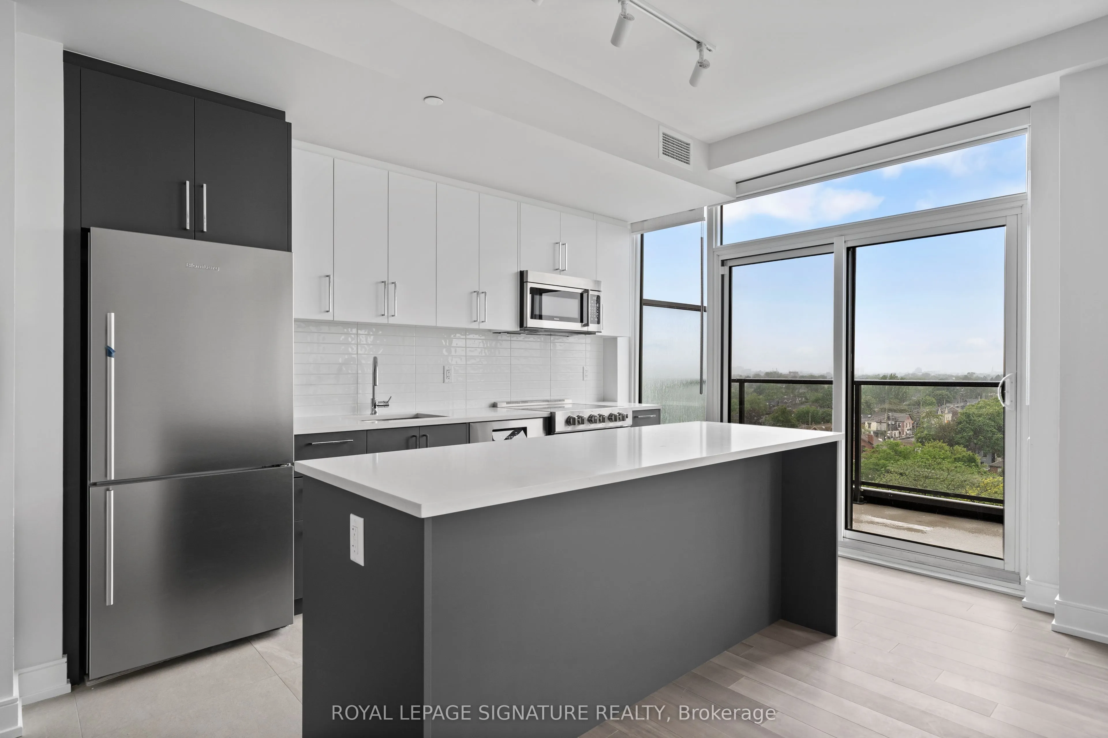 664 Spadina Avenue SW, #901
