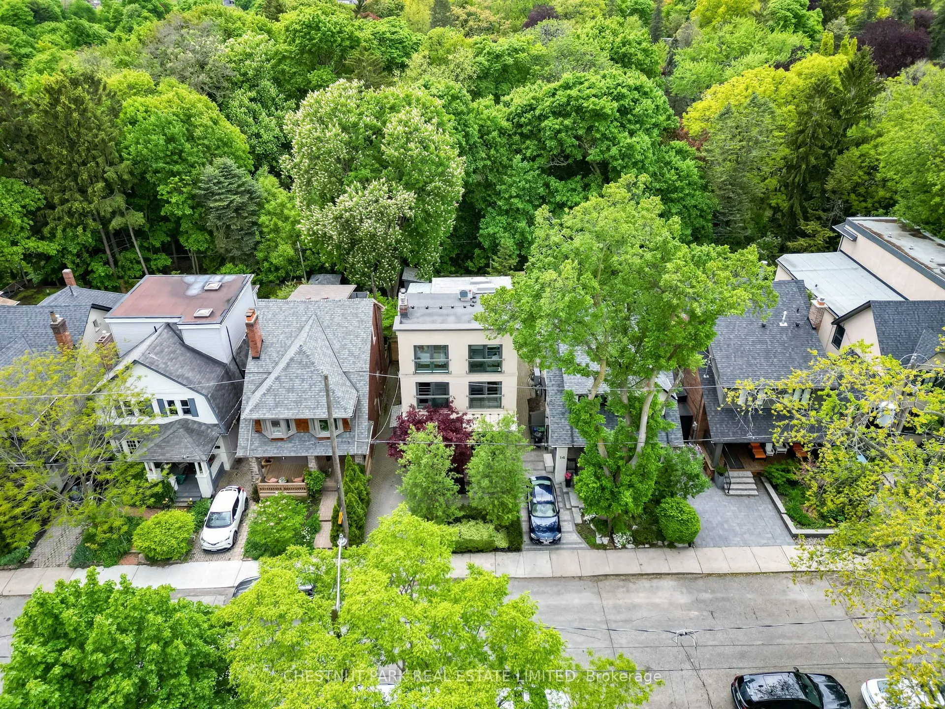 16 Inglewood Drive