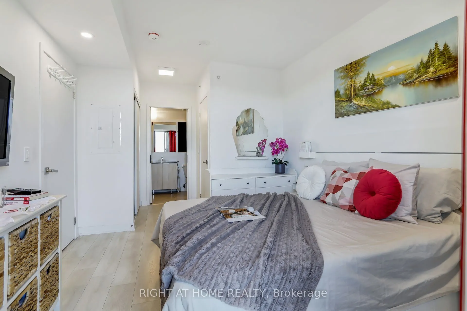 31 Tippett Road, #402