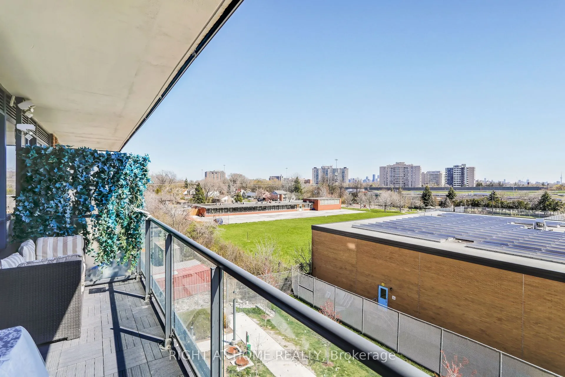 31 Tippett Road, #402