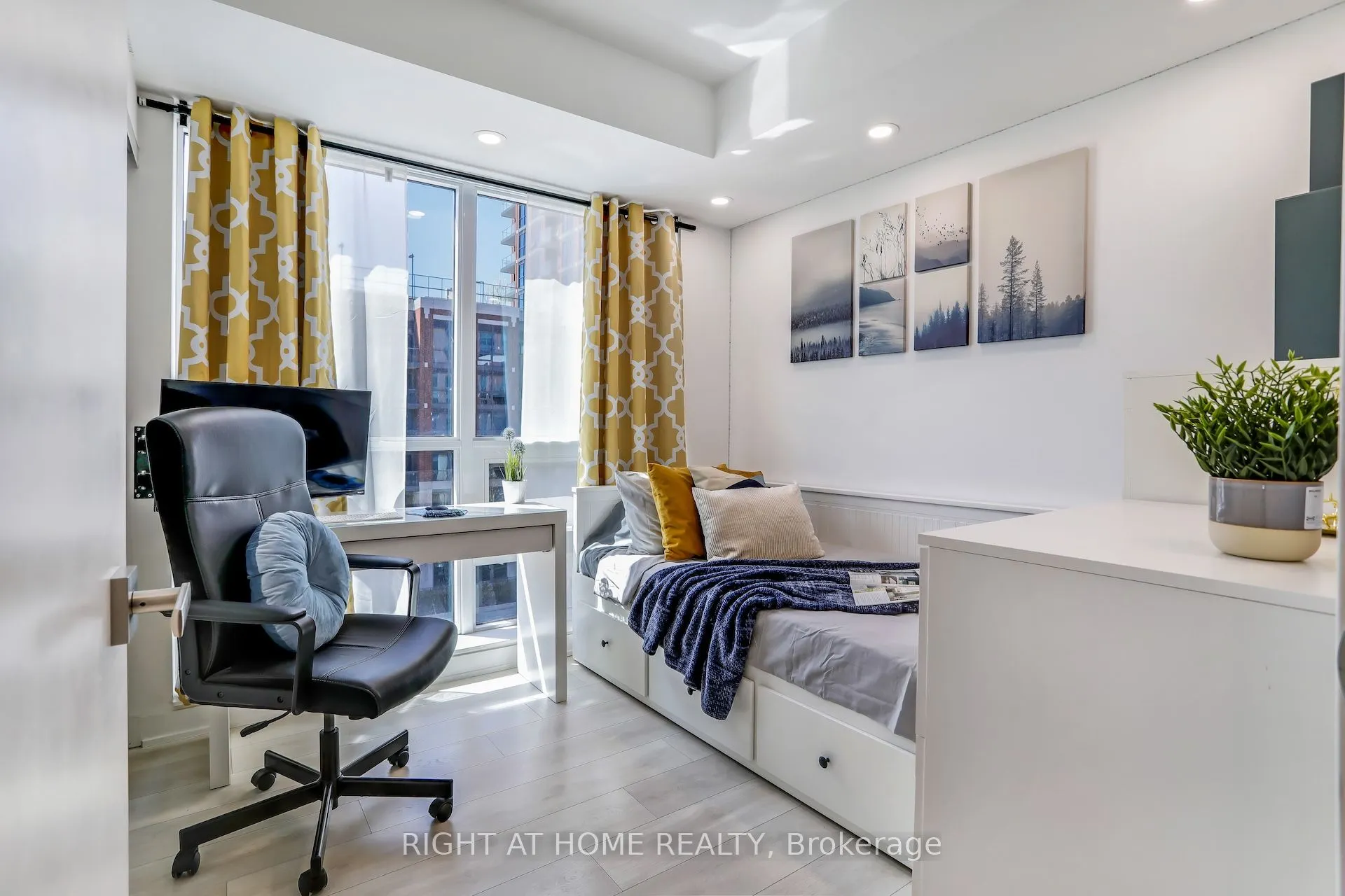 31 Tippett Road, #402