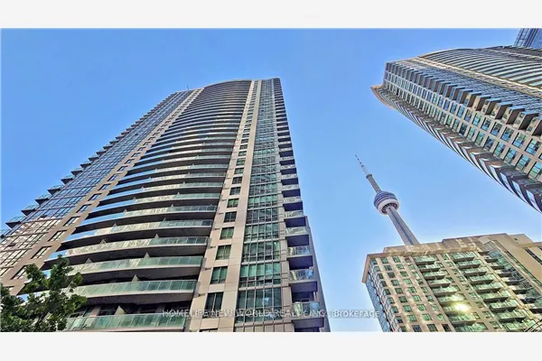 19 Grand Trunk Crescent