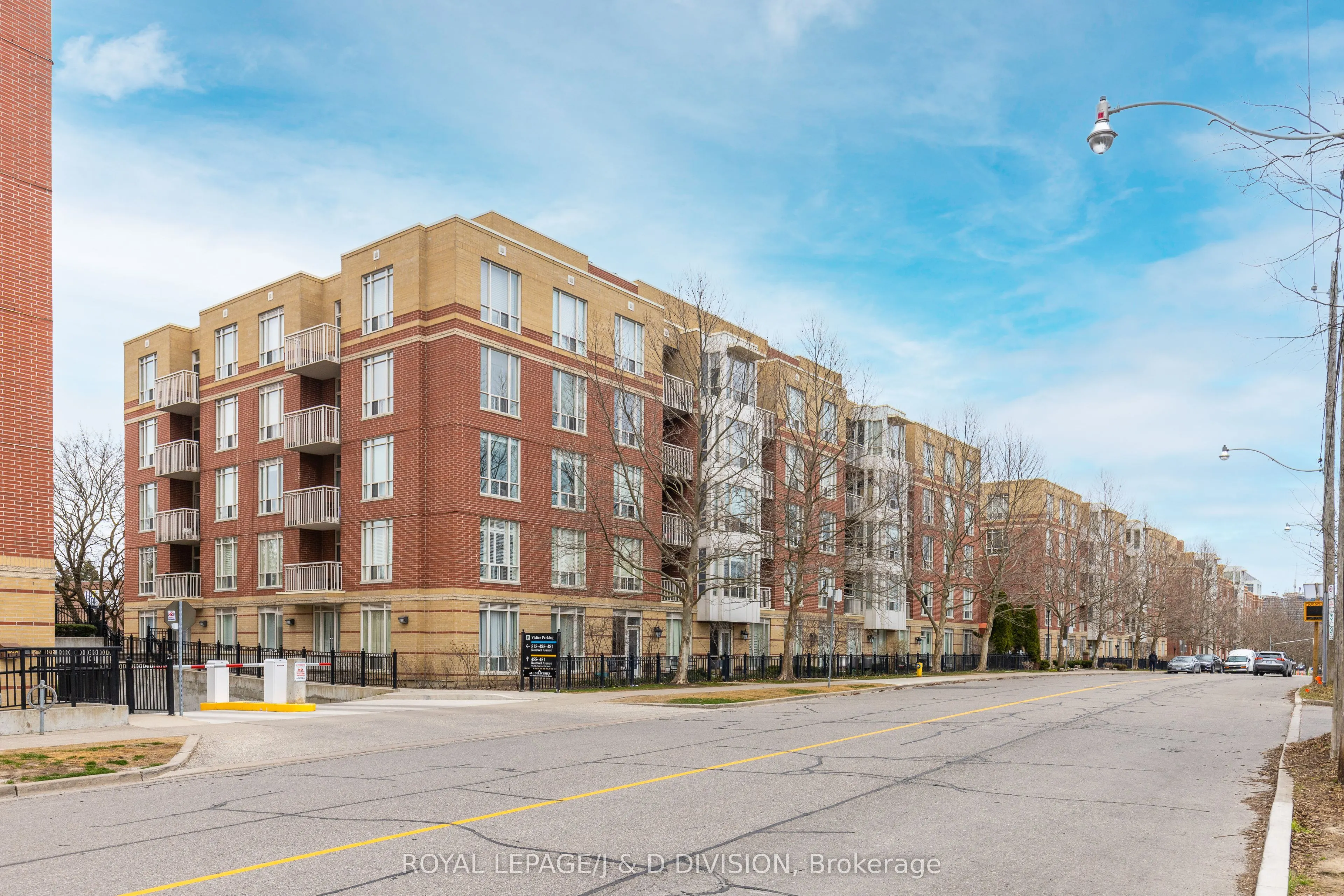 485 Rosewell Avenue, #207