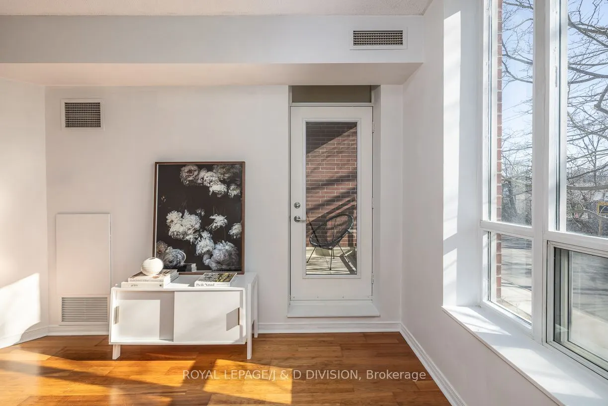 485 Rosewell Avenue, #207