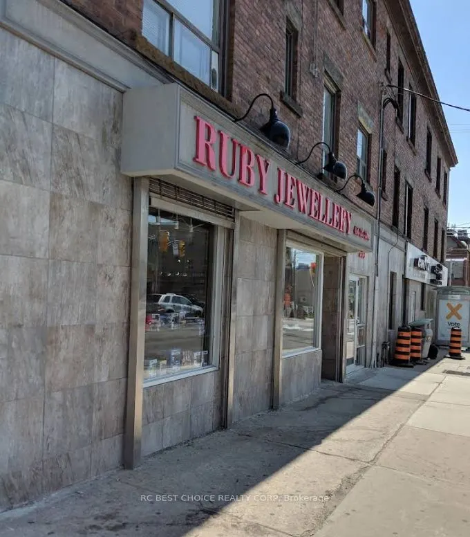 735 Dufferin Street, #A
