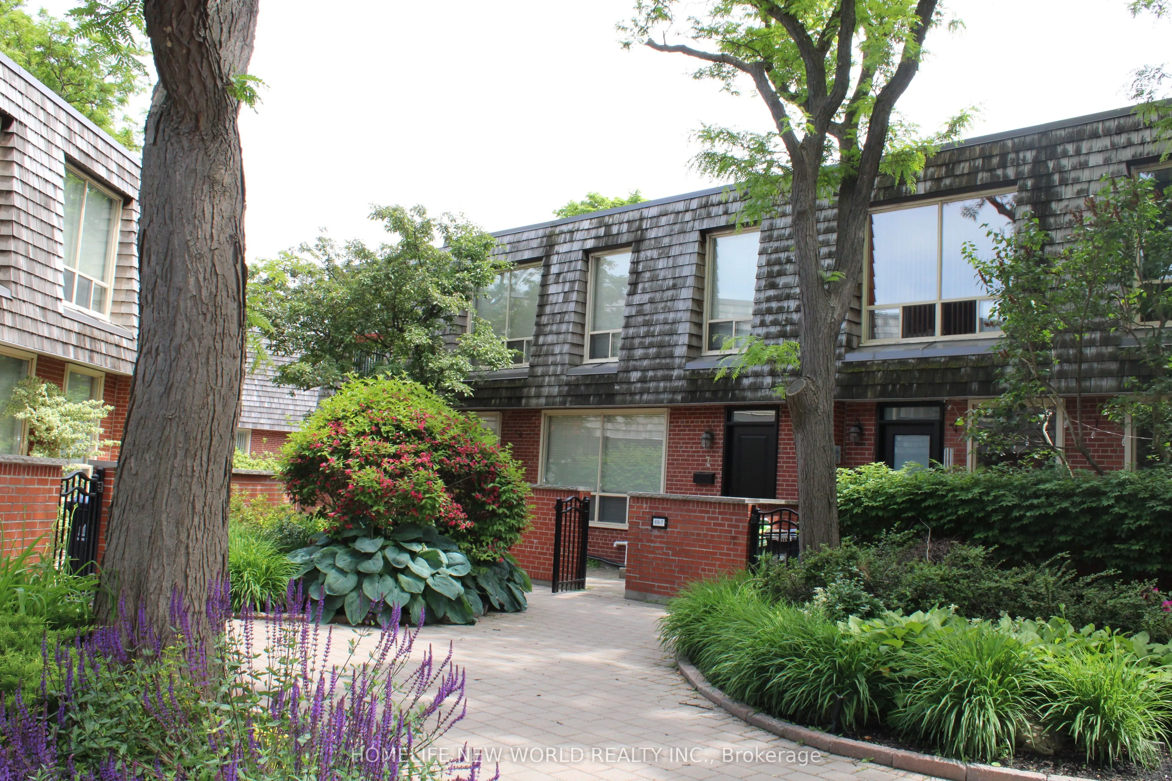 69 Upper Canada Drive, #7