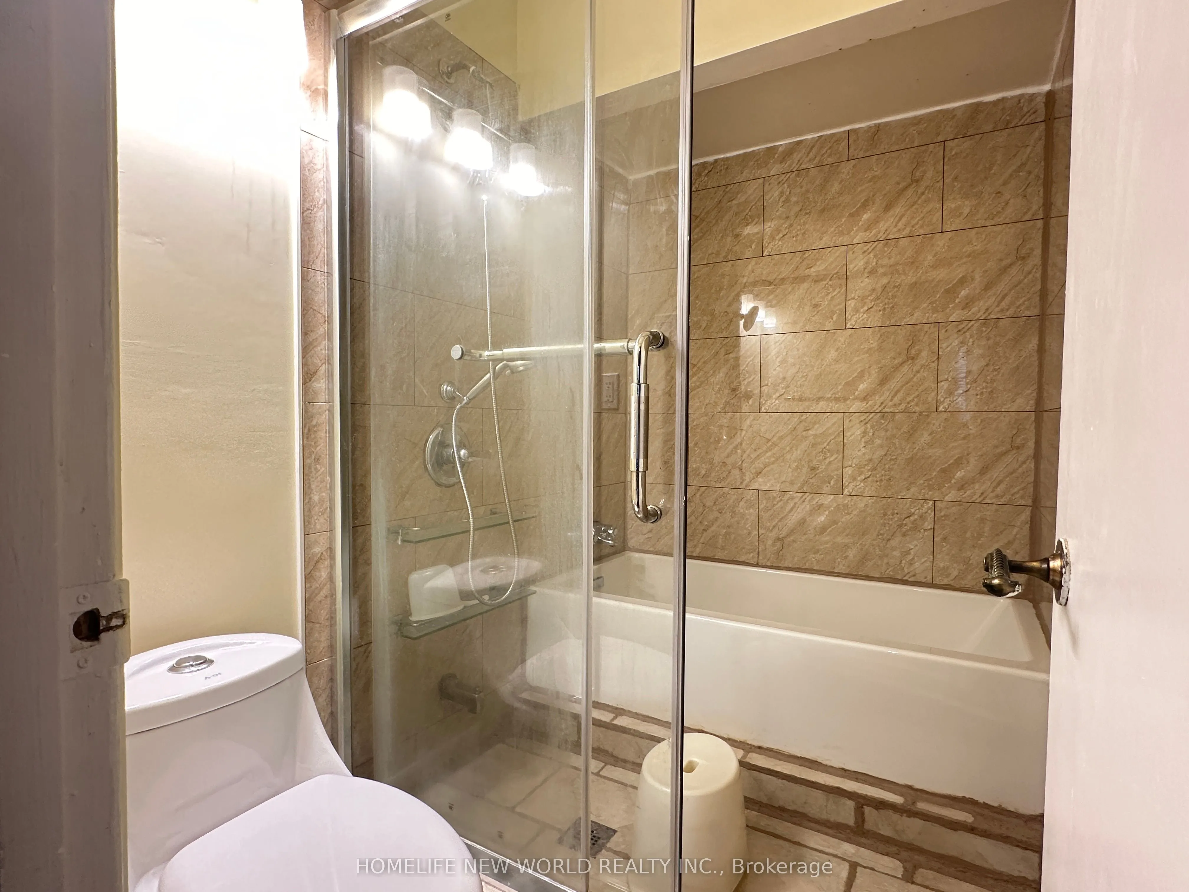 69 Upper Canada Drive, #7