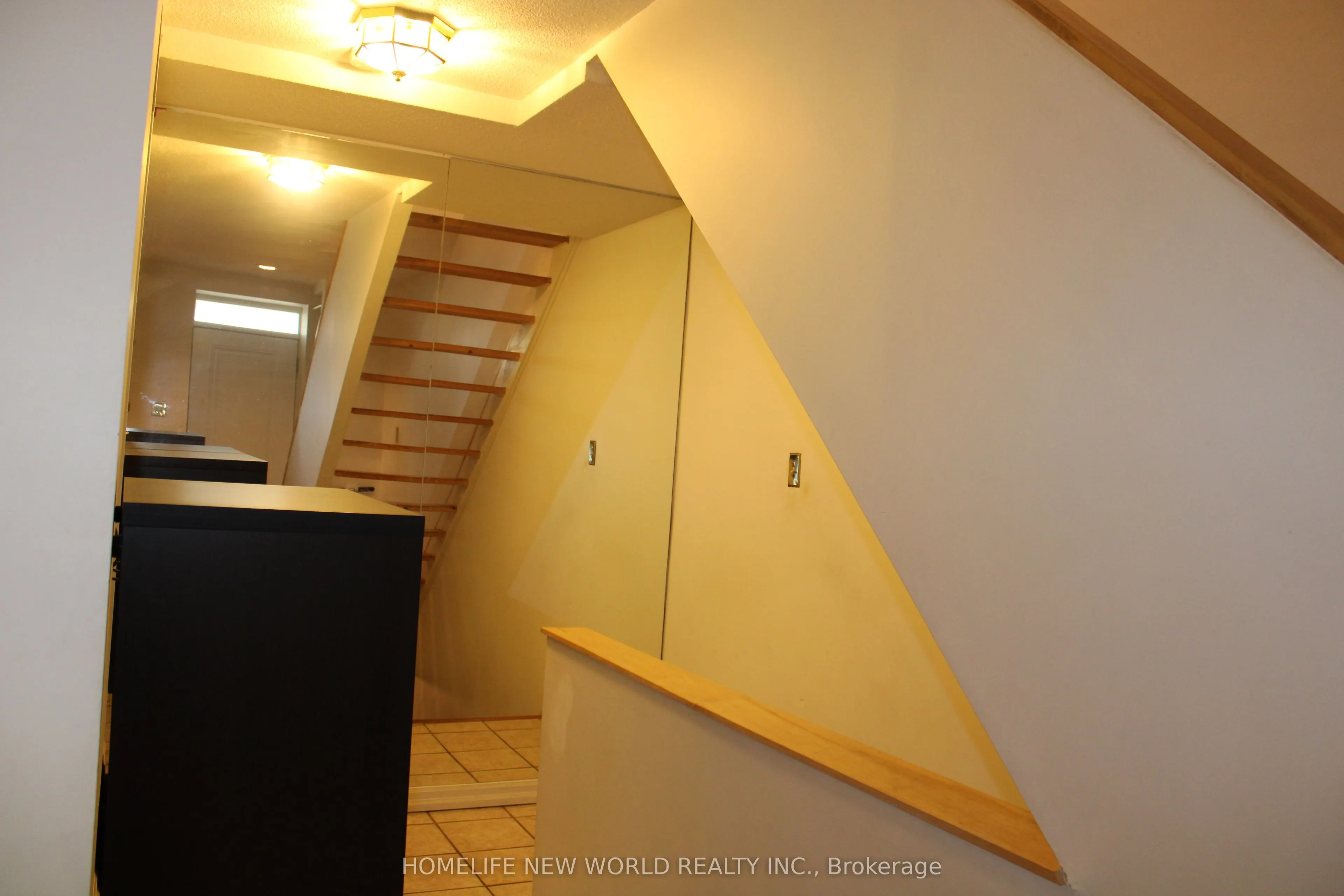69 Upper Canada Drive, #7