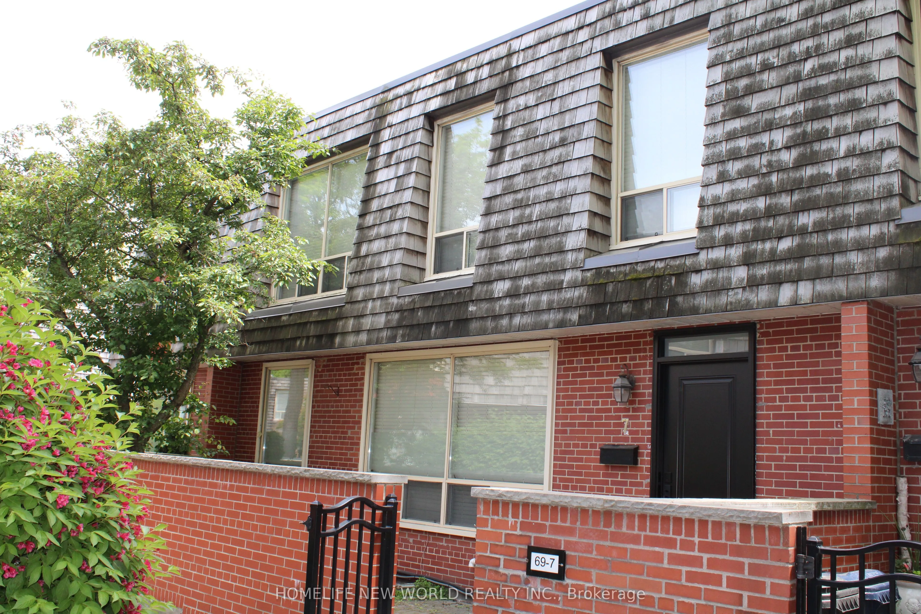 69 Upper Canada Drive, #7