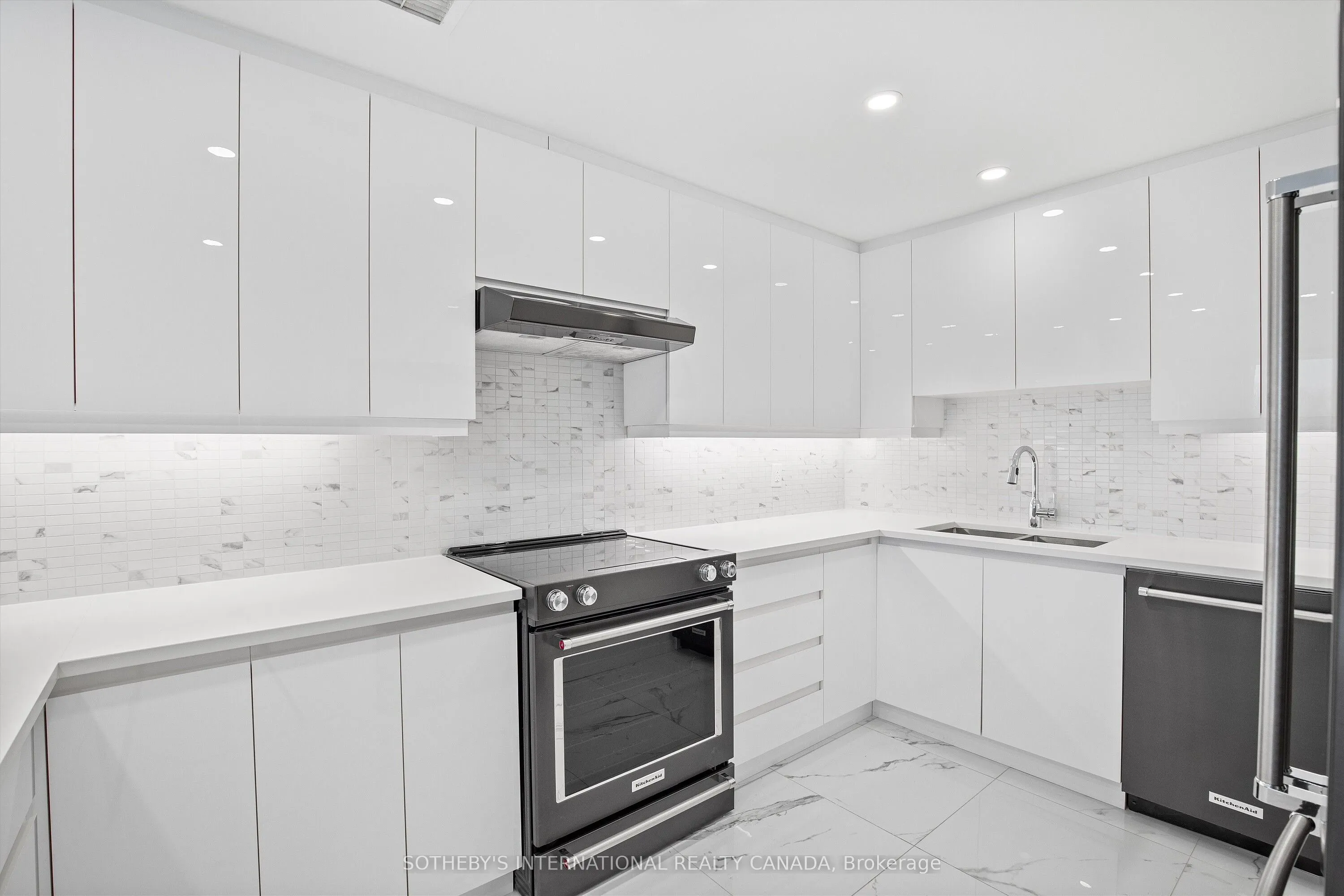 55A Avenue Road, #408