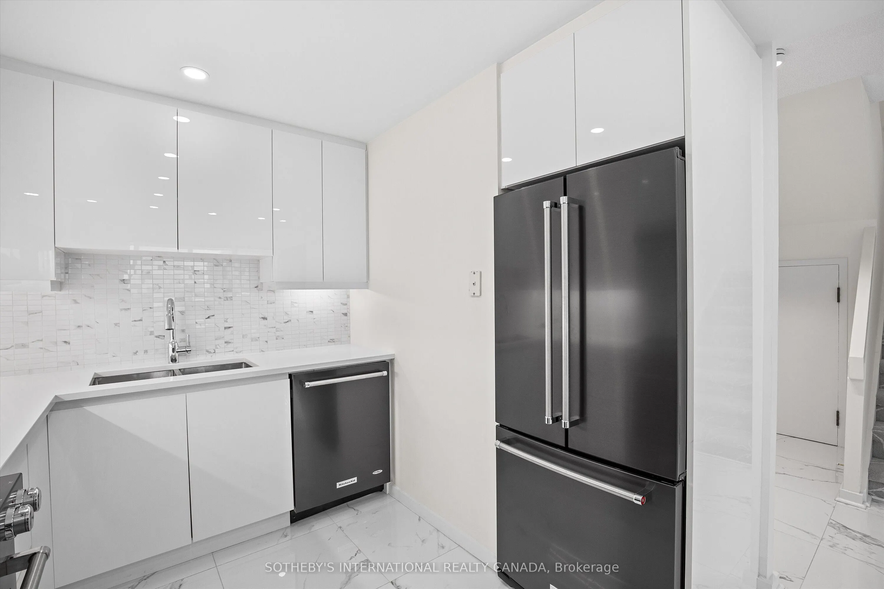 55A Avenue Road, #408
