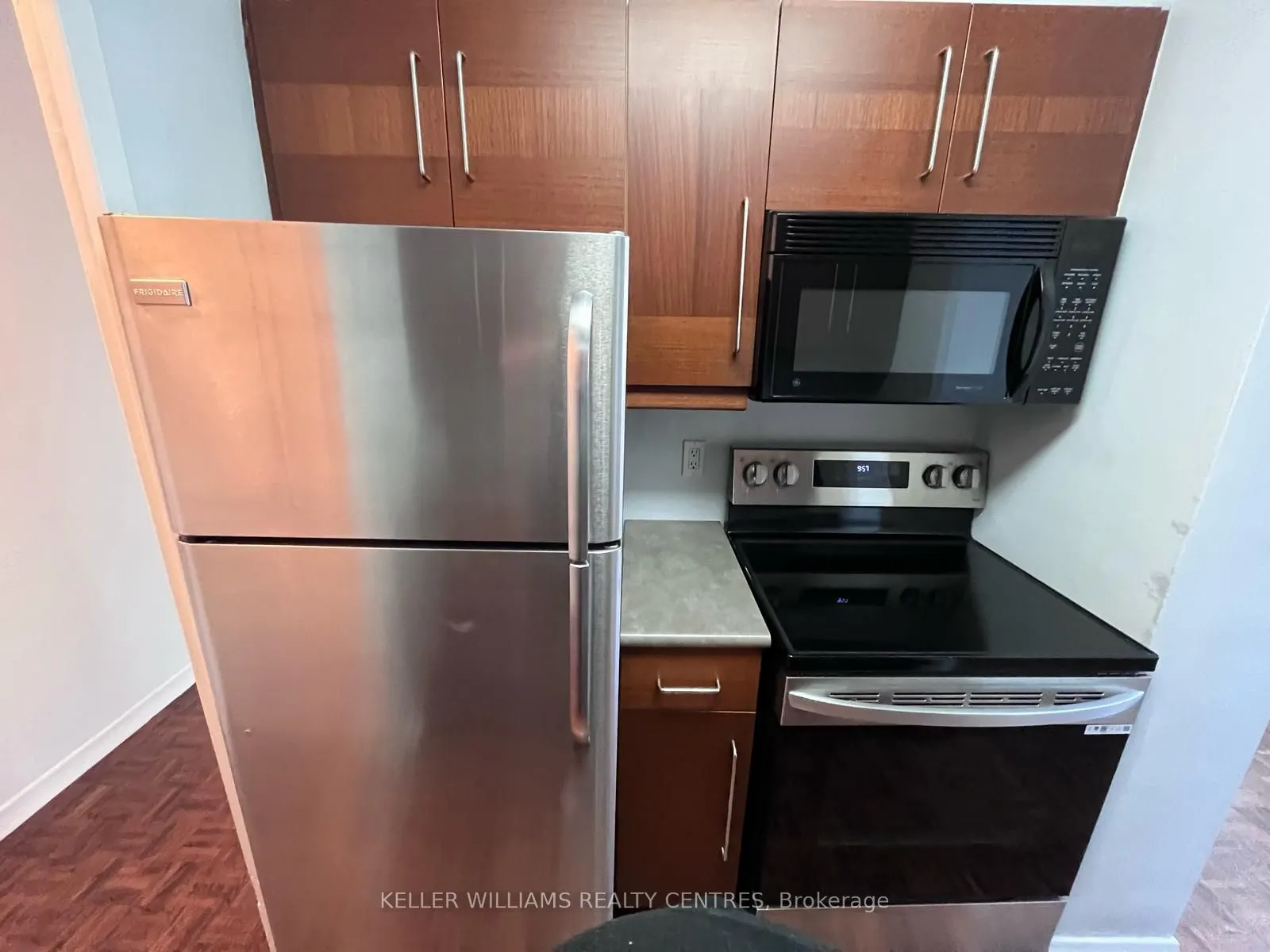 335 Lonsdale Road, #402
