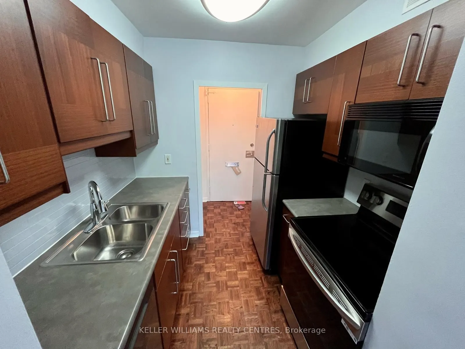 335 Lonsdale Road, #402