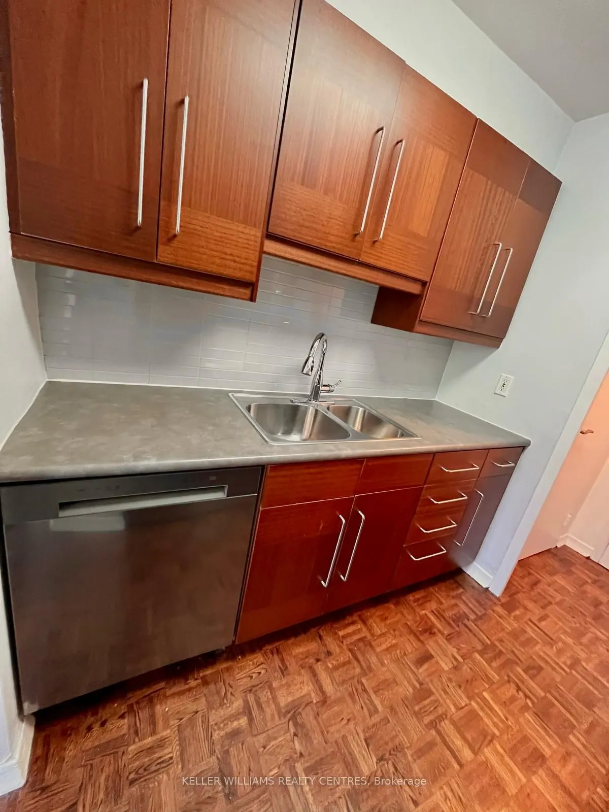 335 Lonsdale Road, #402