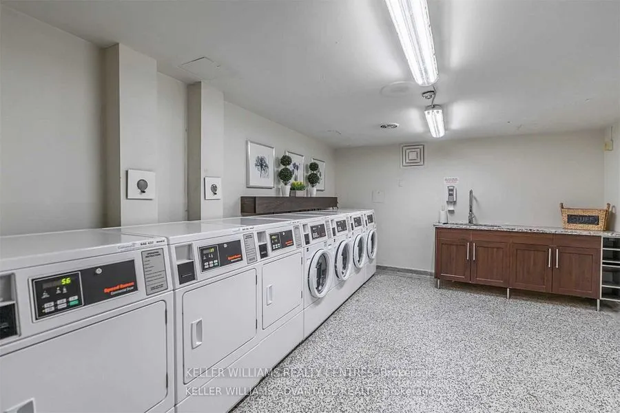 335 Lonsdale Road, #402