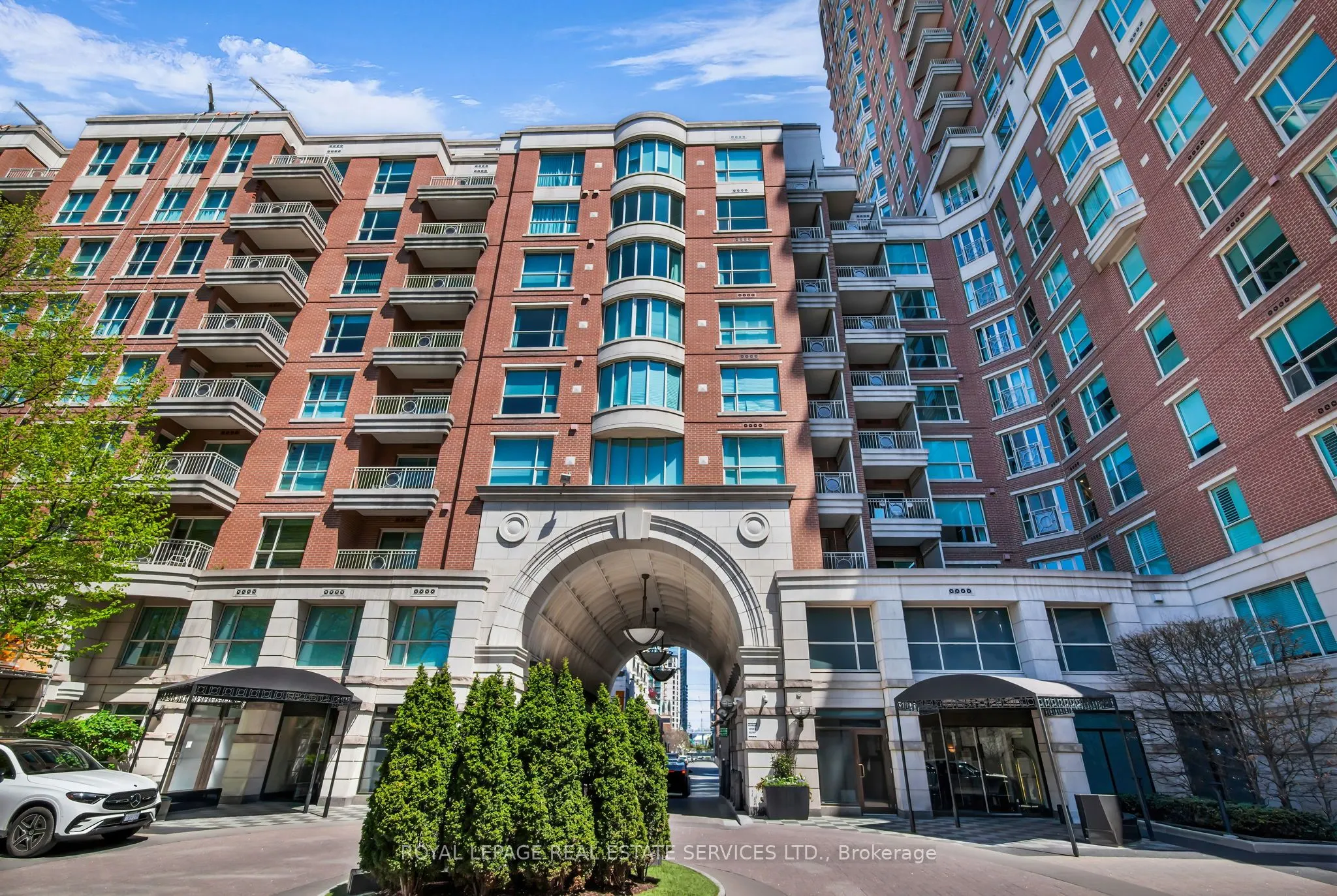 38 Avenue Road, #504