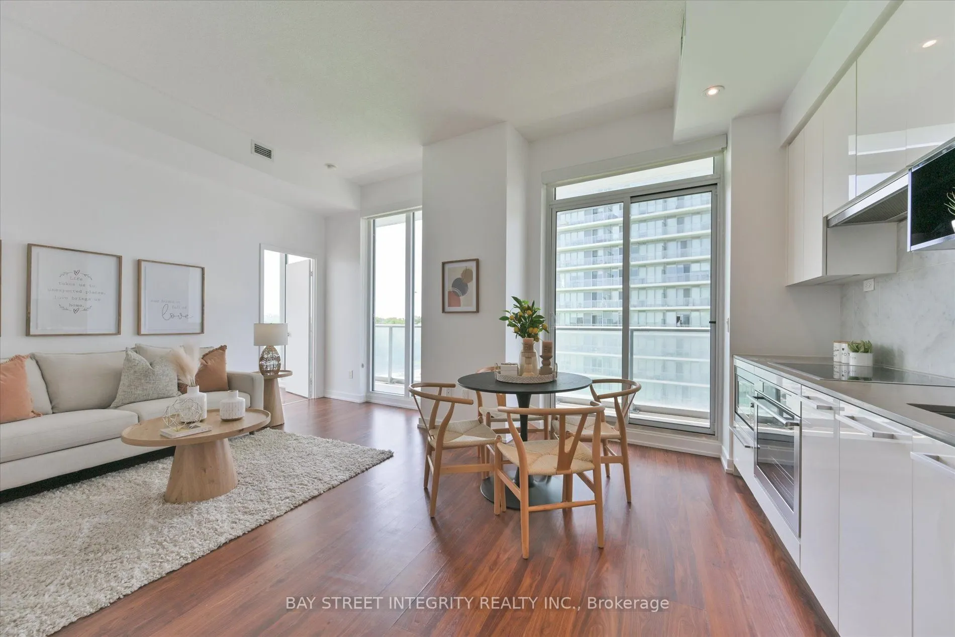 117 Mcmahon Drive, #903