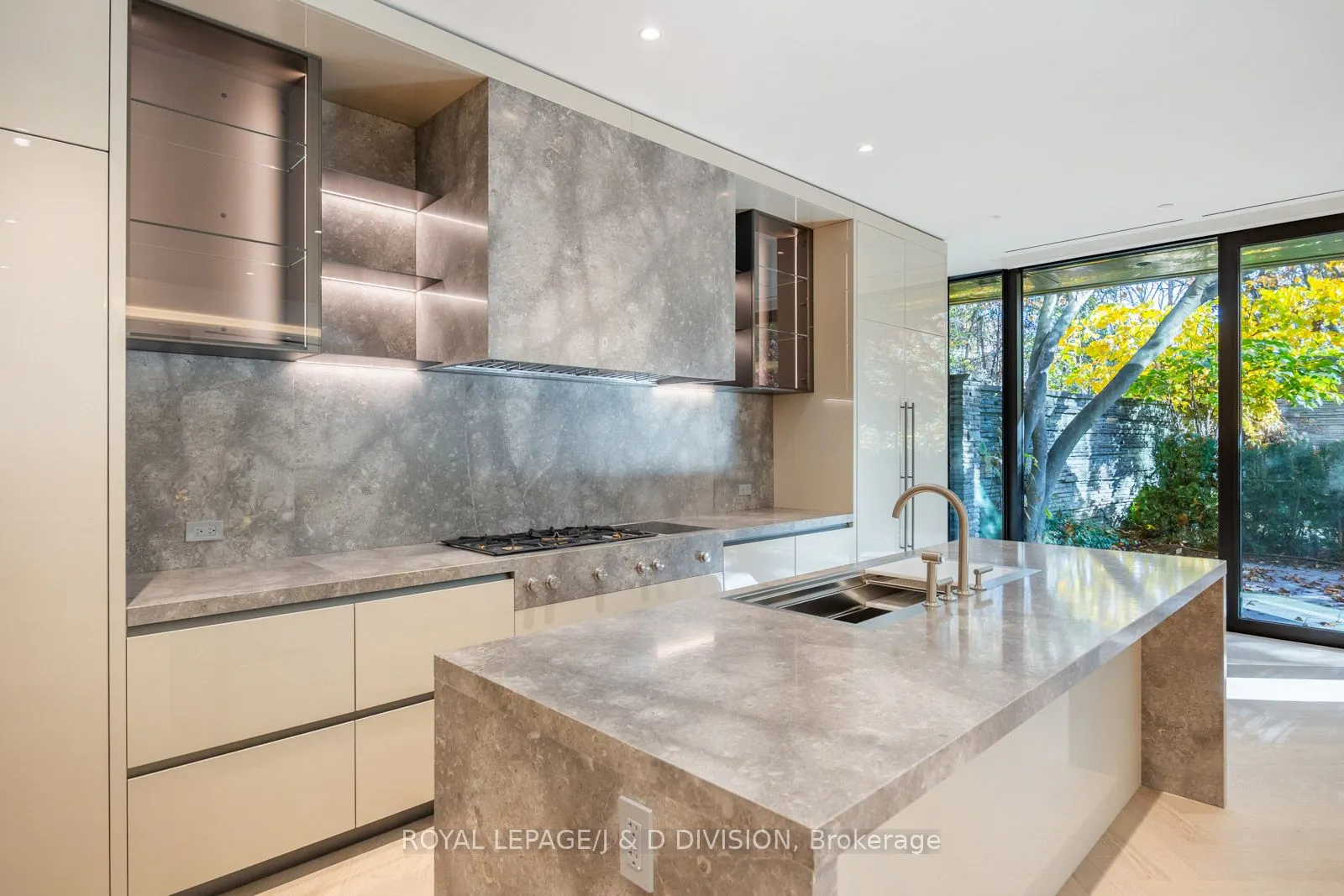 7 Dale Avenue, #105