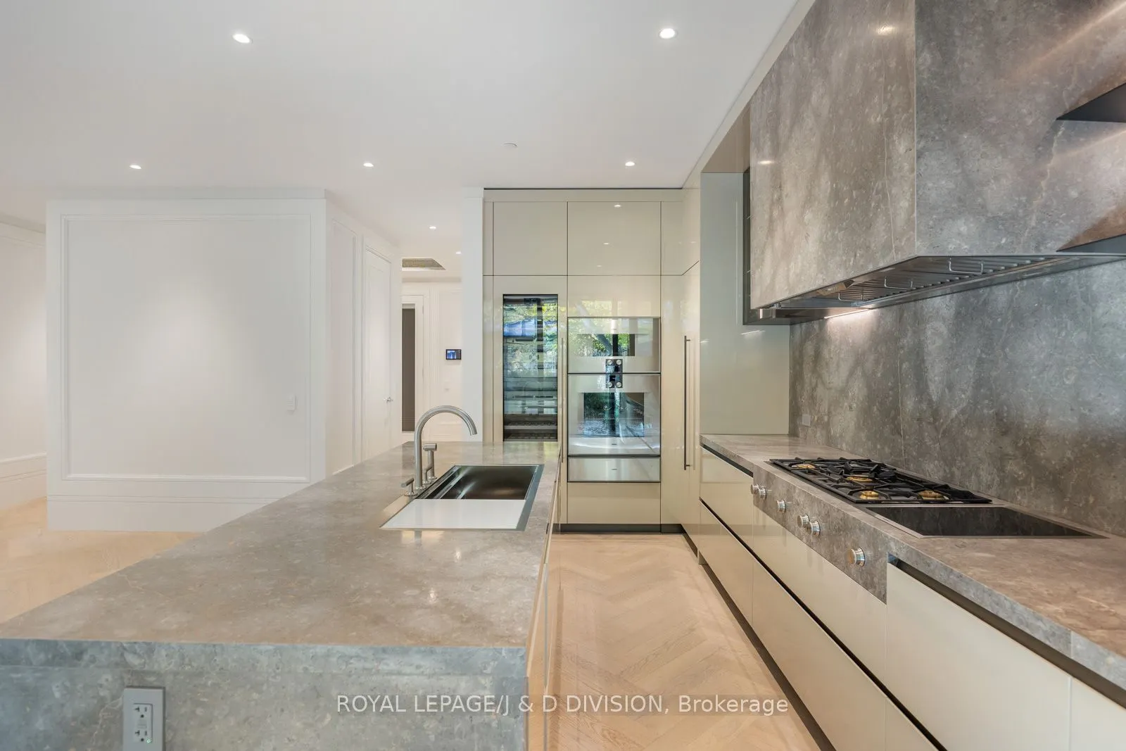 7 Dale Avenue, #105