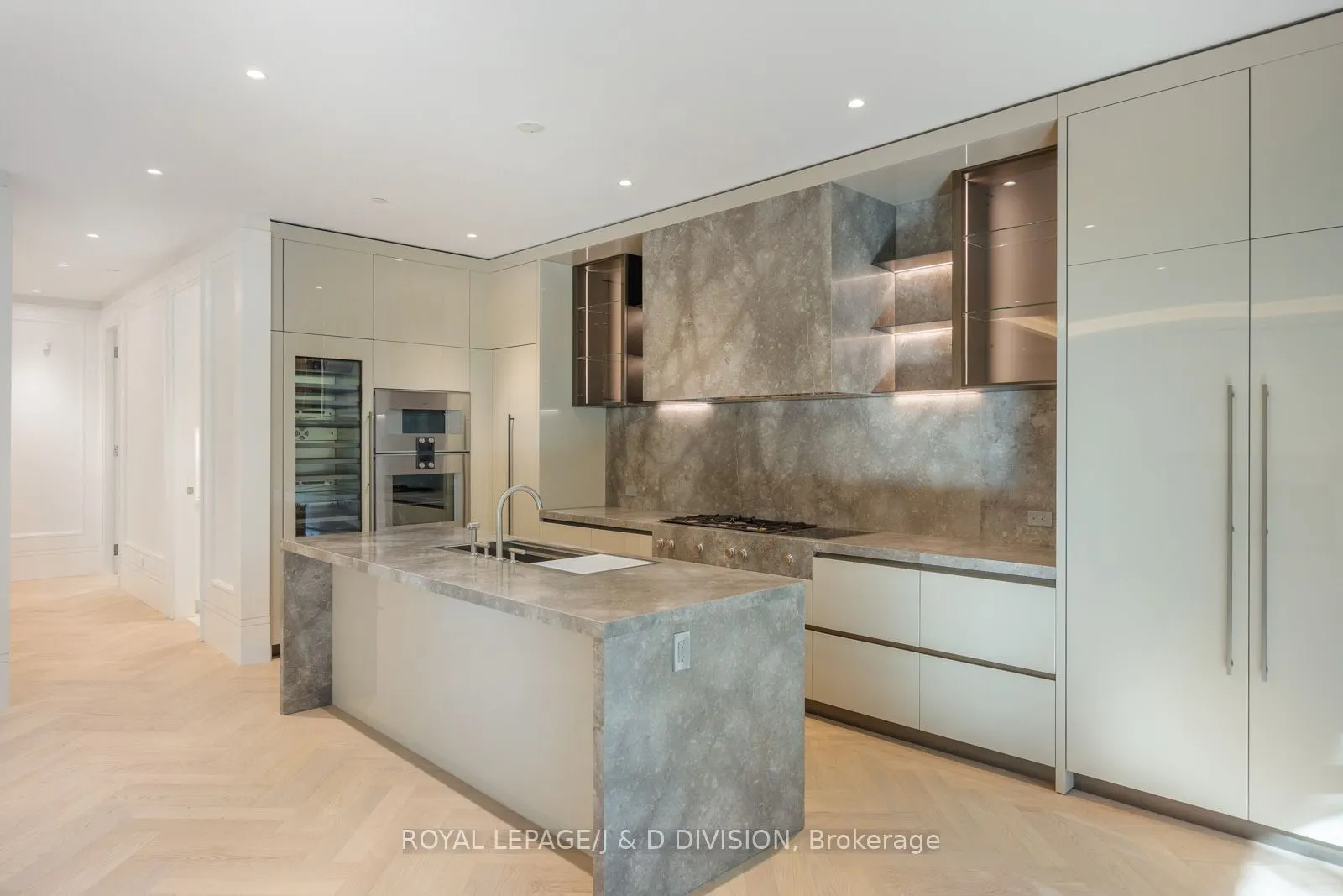 7 Dale Avenue, #105