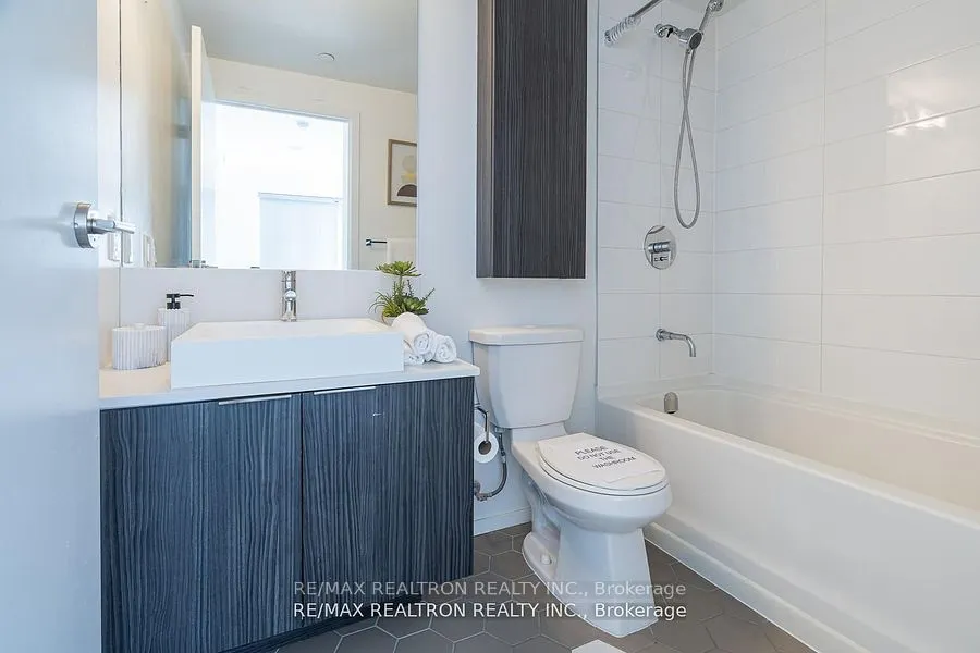 68 Shuter Street, #2305