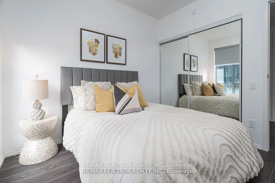 68 Shuter Street, #2305