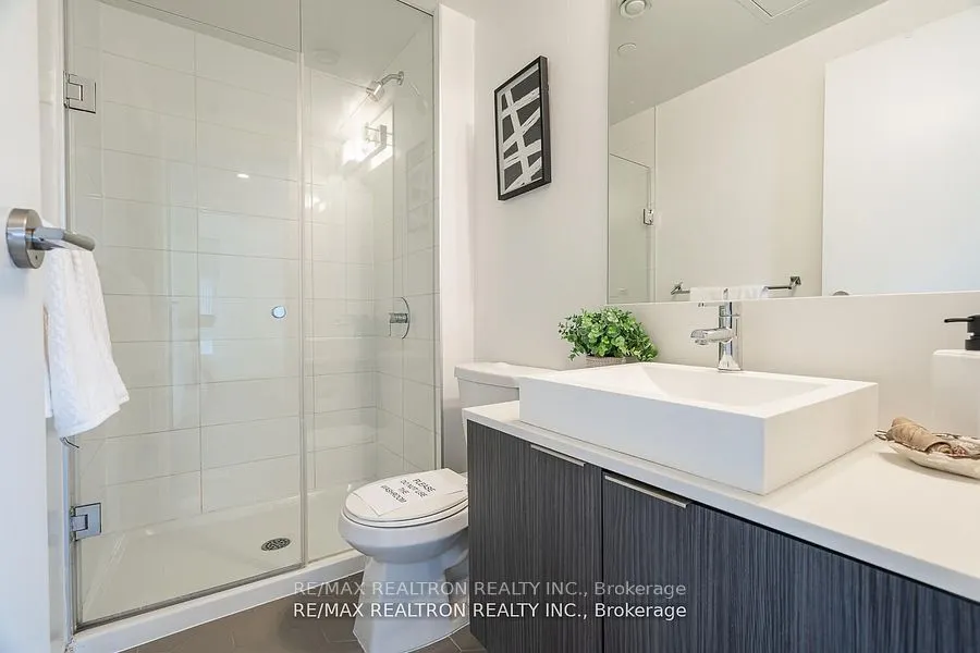 68 Shuter Street, #2305