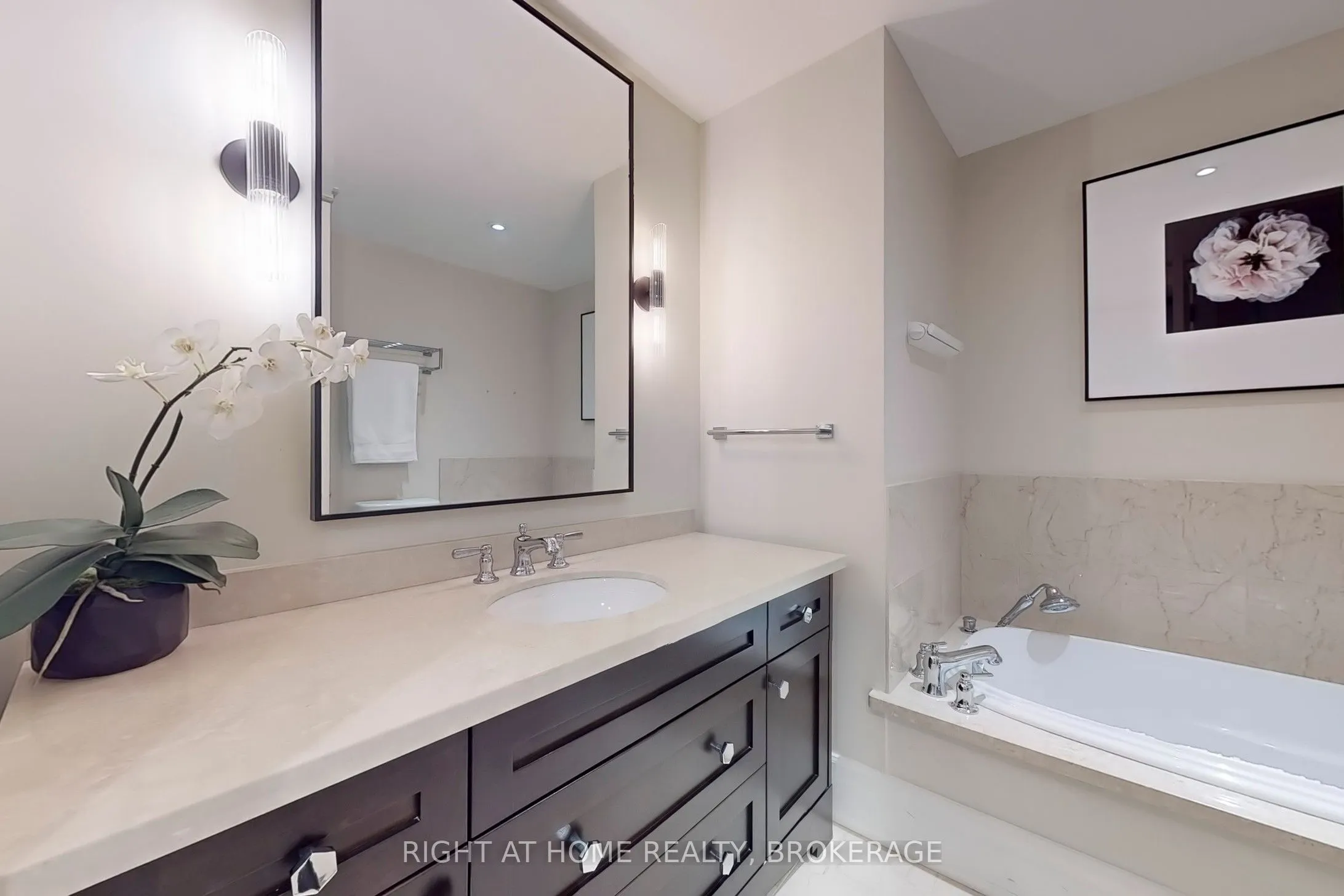155 St Clair Avenue W, #307