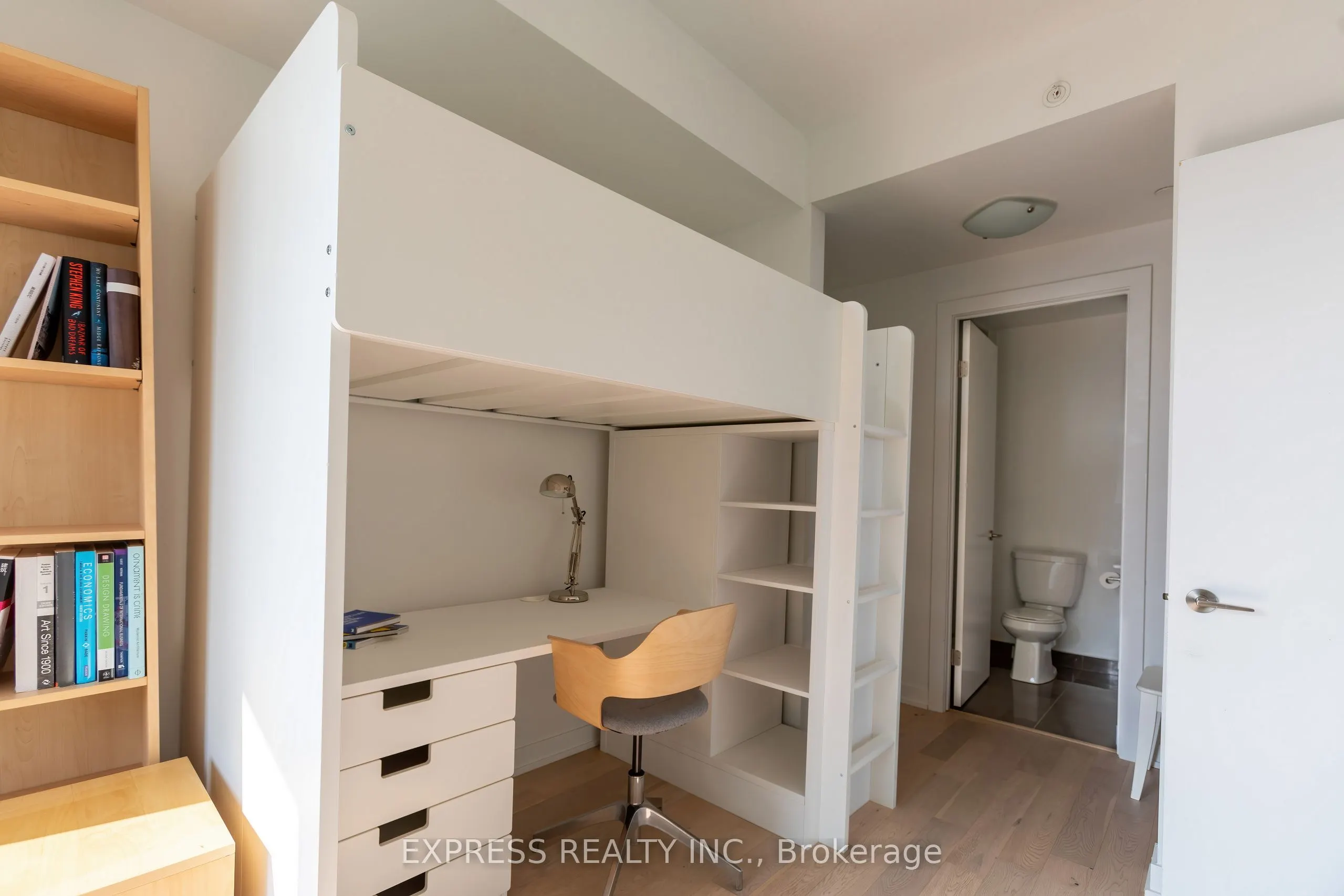 20 Bruyeres Mews, #2312