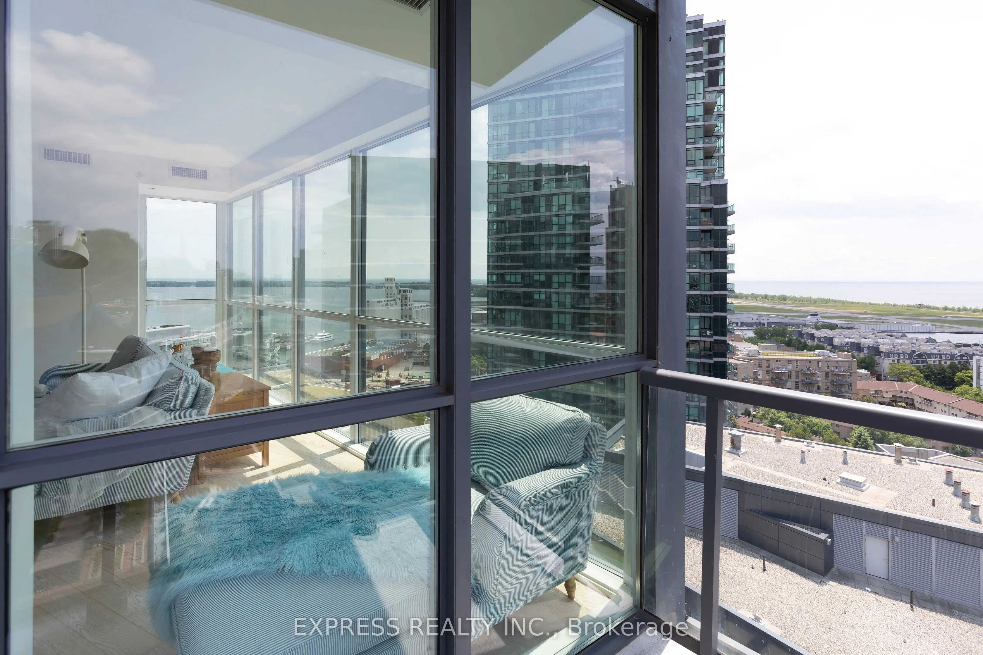 20 Bruyeres Mews, #2312