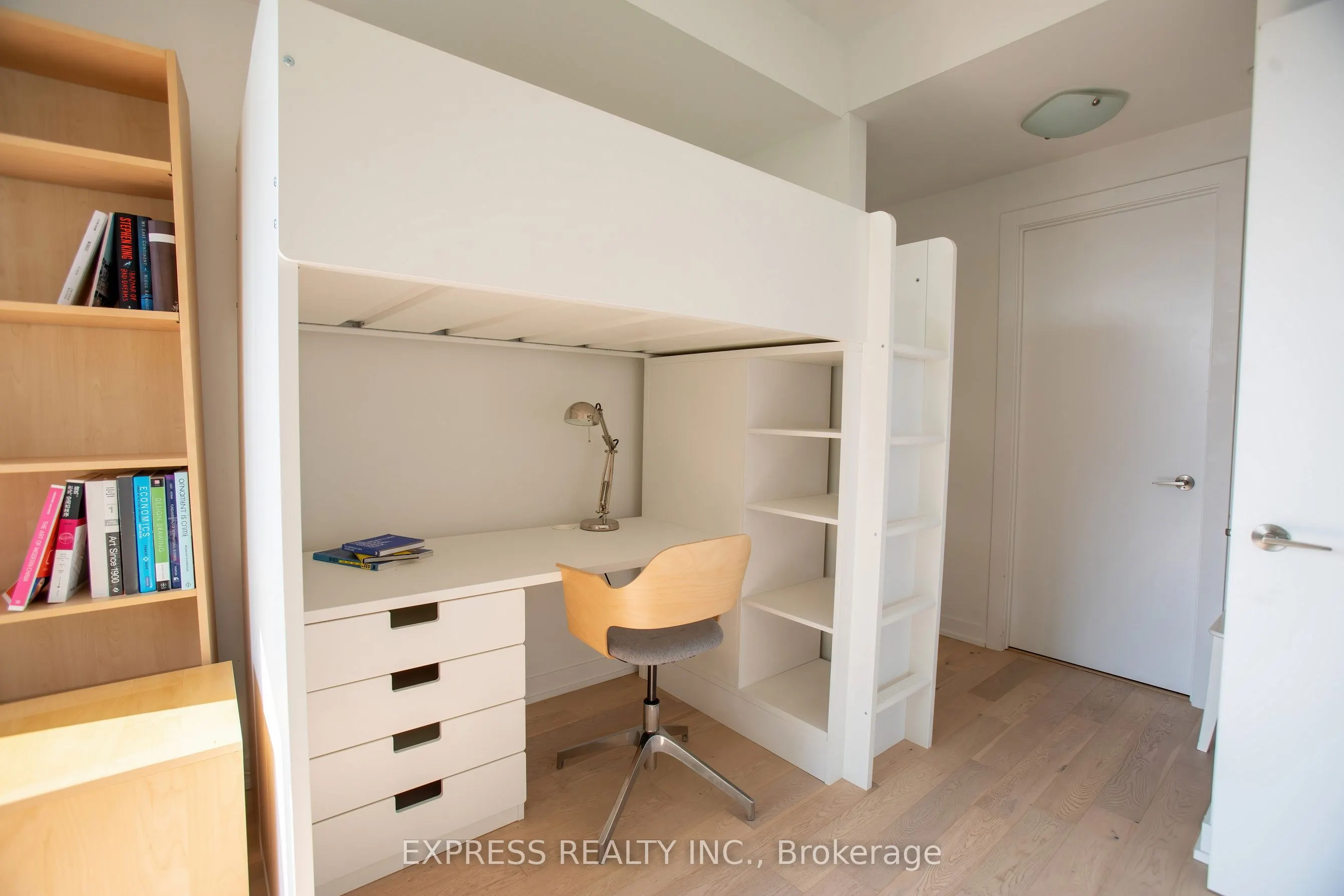 20 Bruyeres Mews, #2312