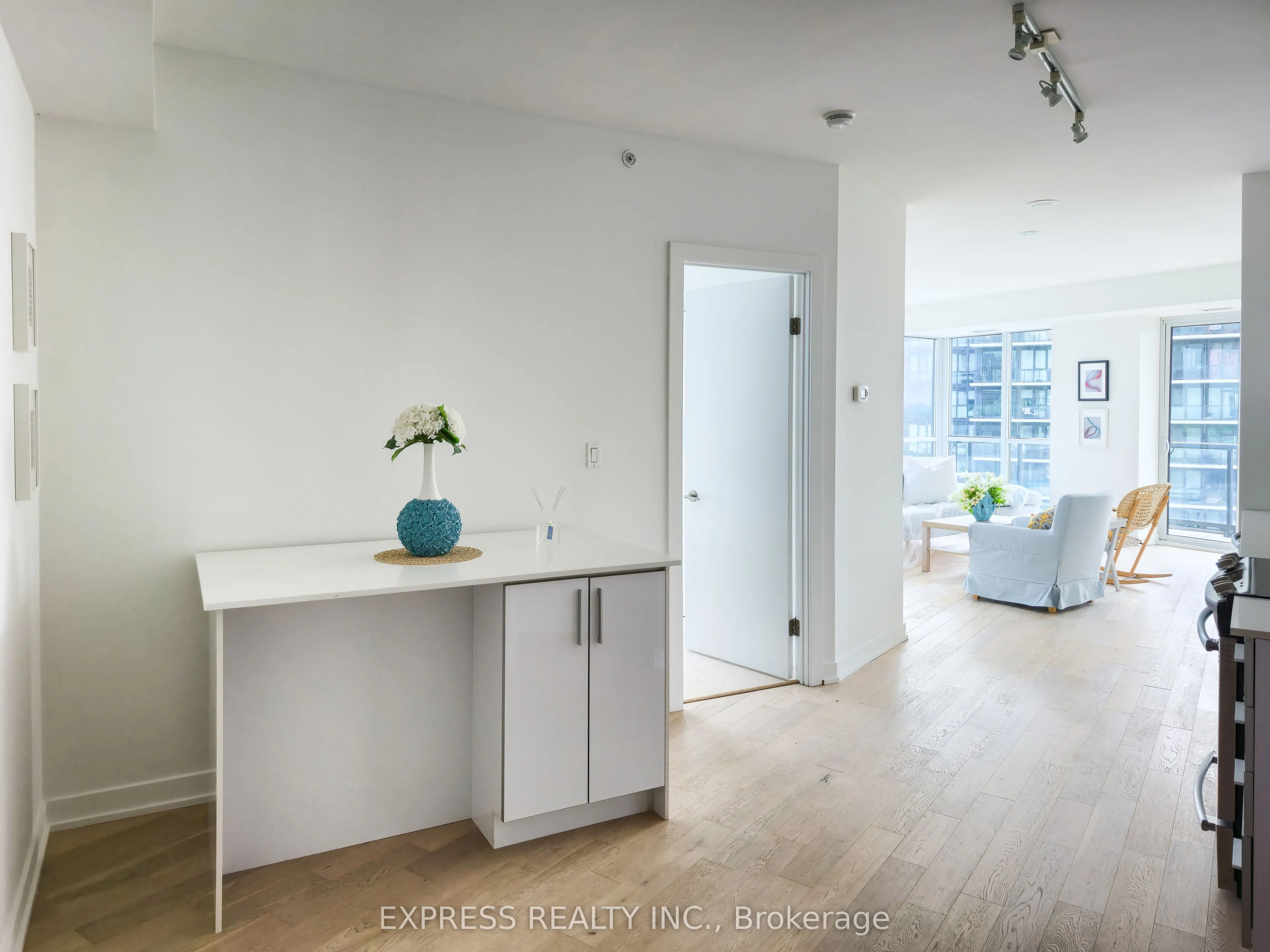 20 Bruyeres Mews, #2312