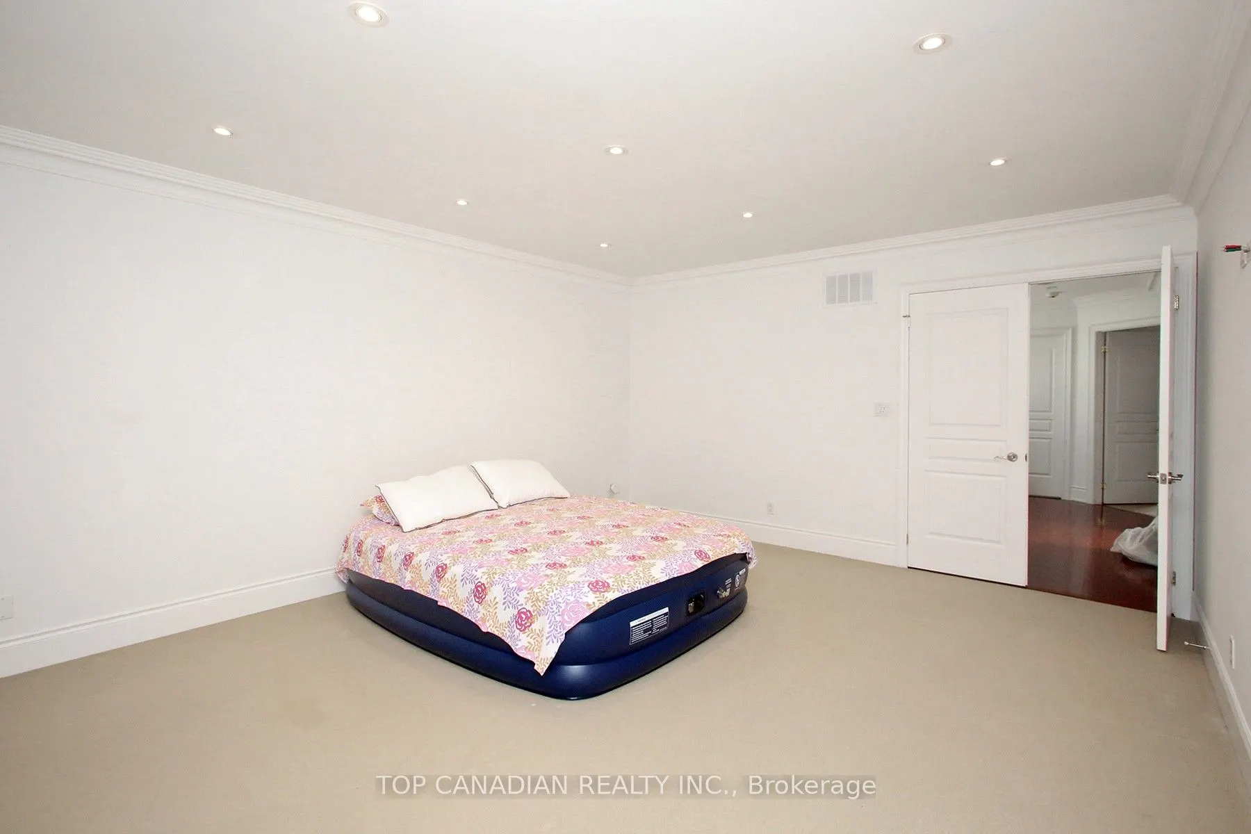 374 Glengarry Avenue