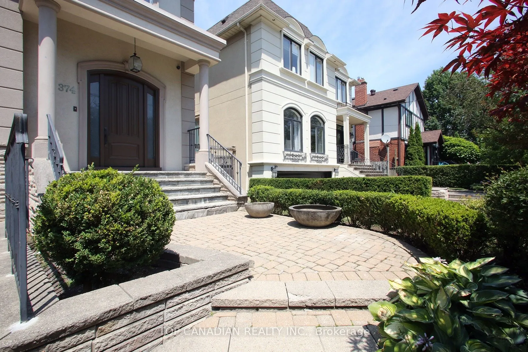 374 Glengarry Avenue