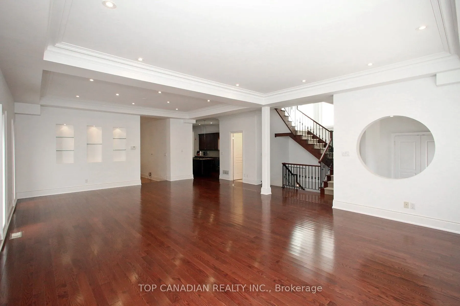374 Glengarry Avenue