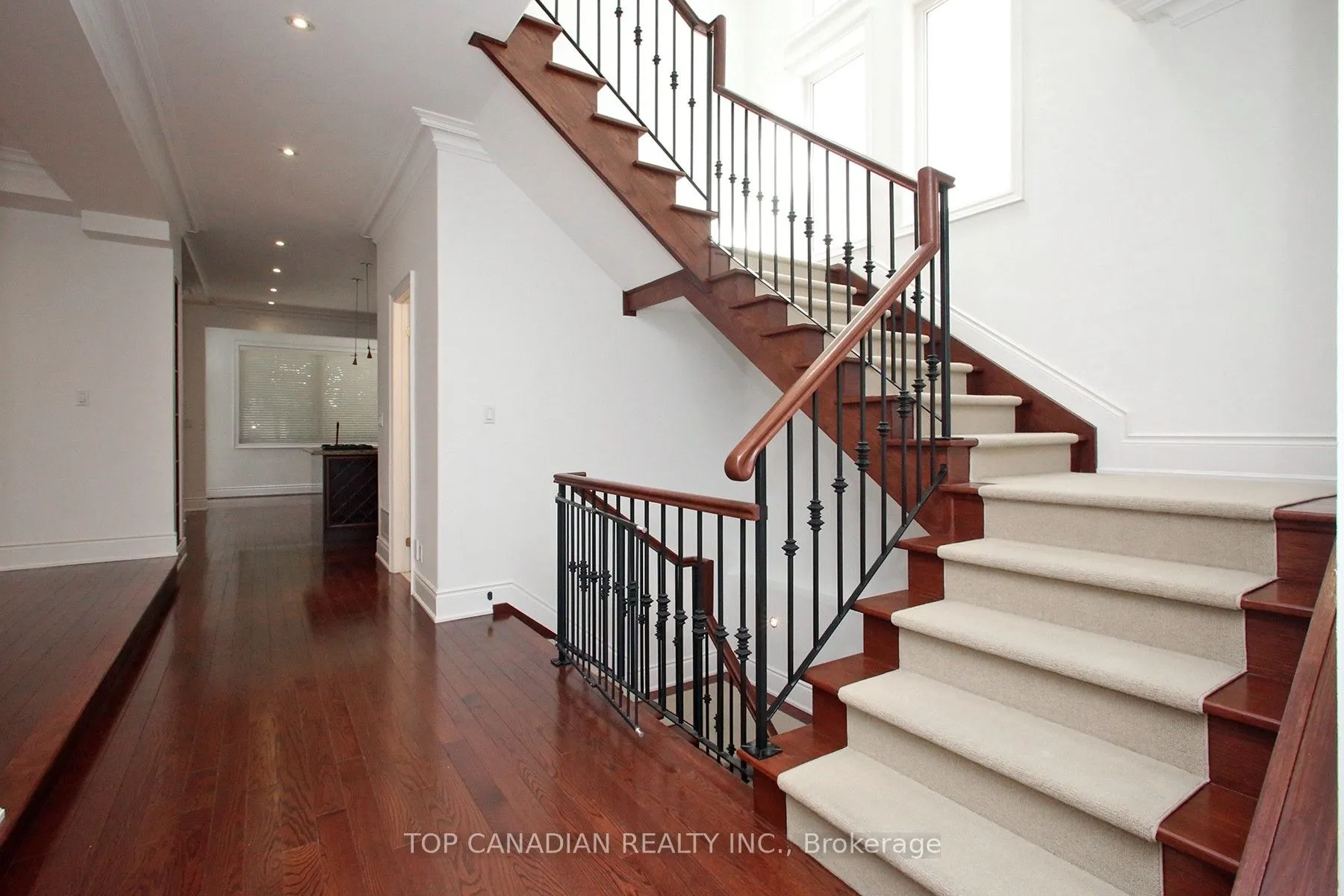 374 Glengarry Avenue