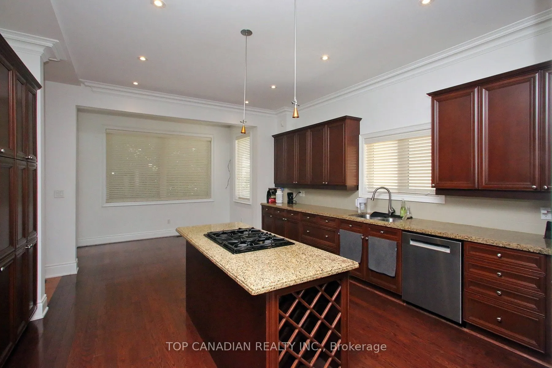 374 Glengarry Avenue