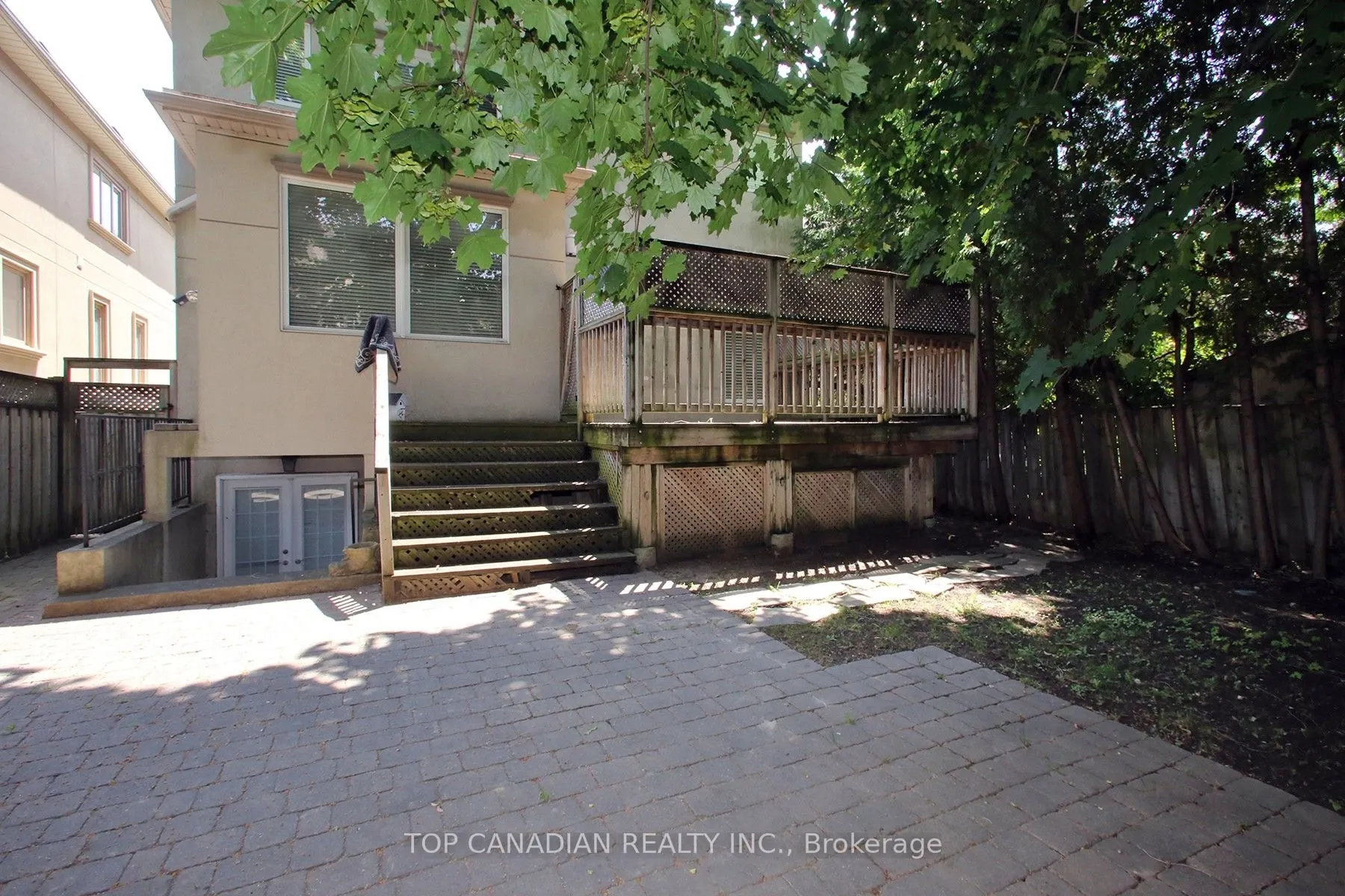 374 Glengarry Avenue