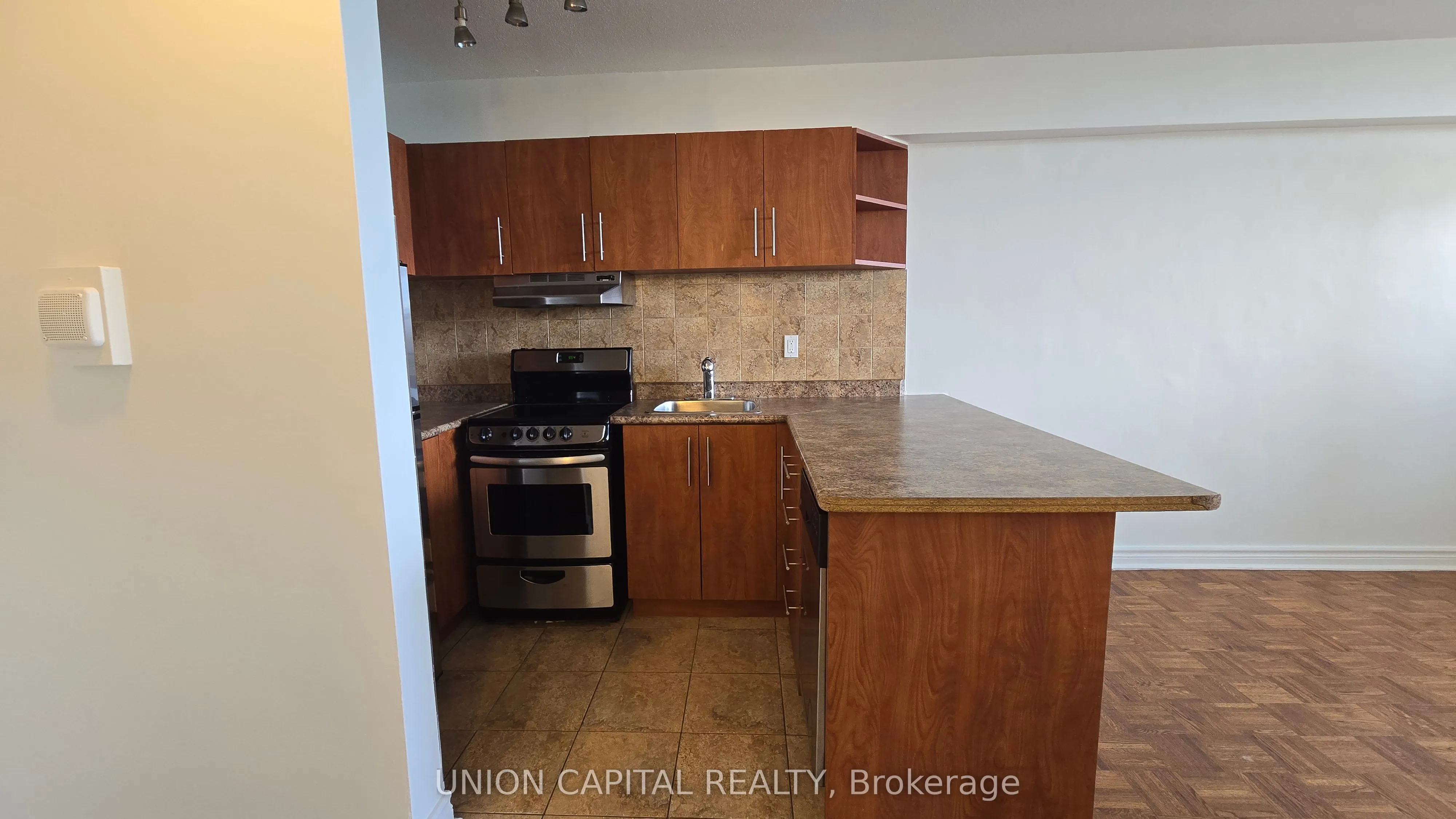 230 Oak Street, #2103