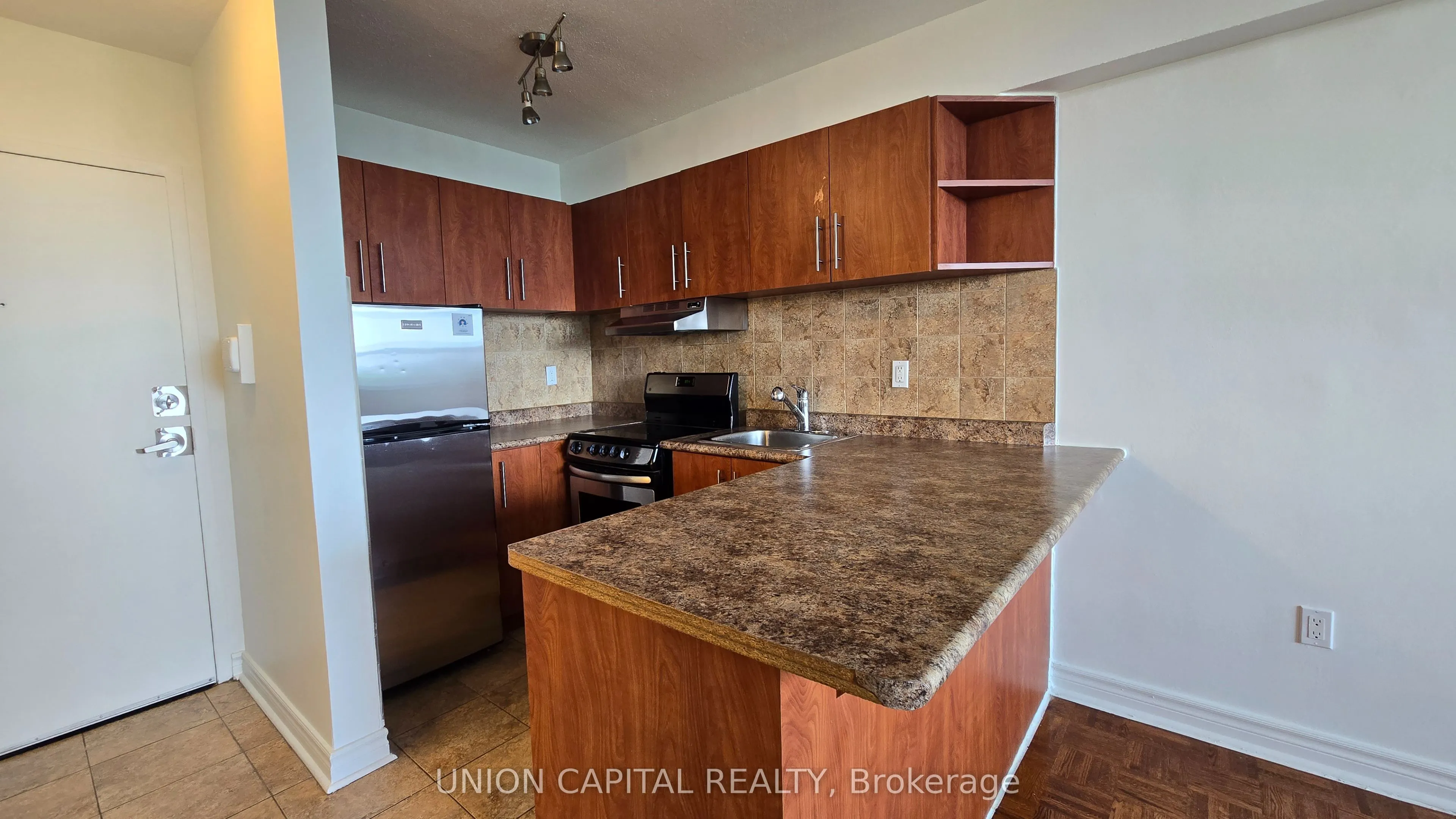 230 Oak Street, #2103
