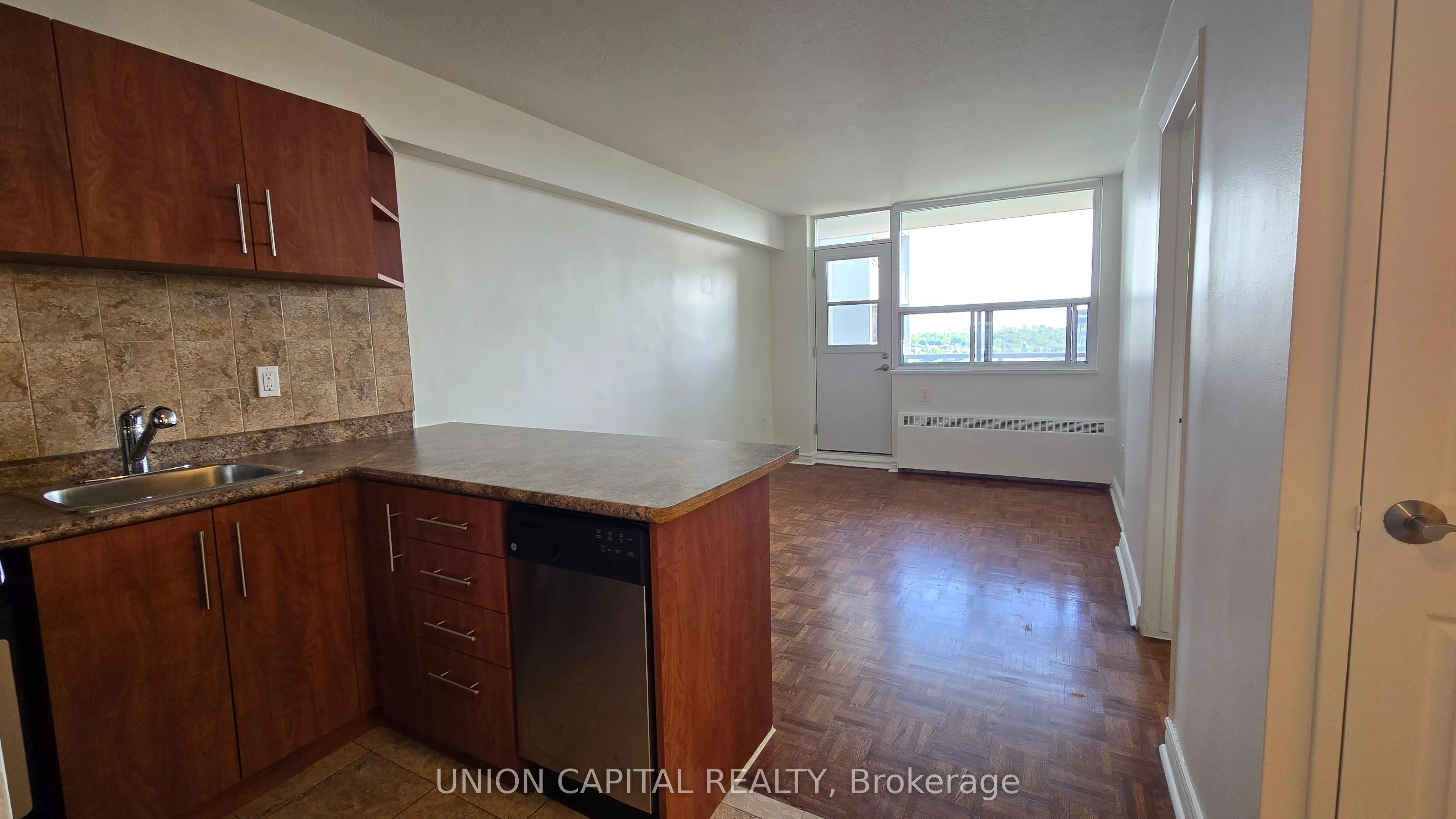 230 Oak Street, #2103
