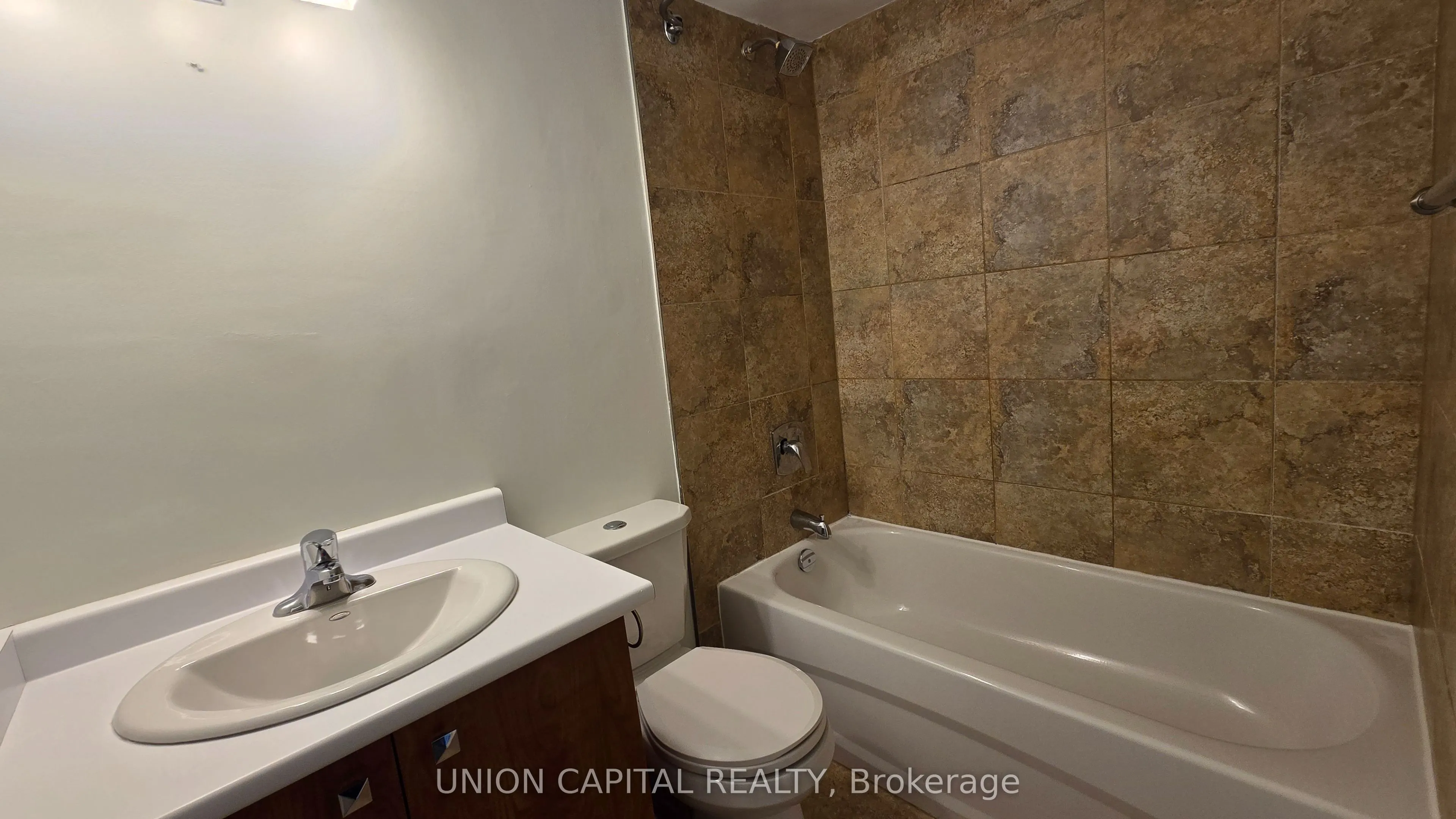 230 Oak Street, #2103