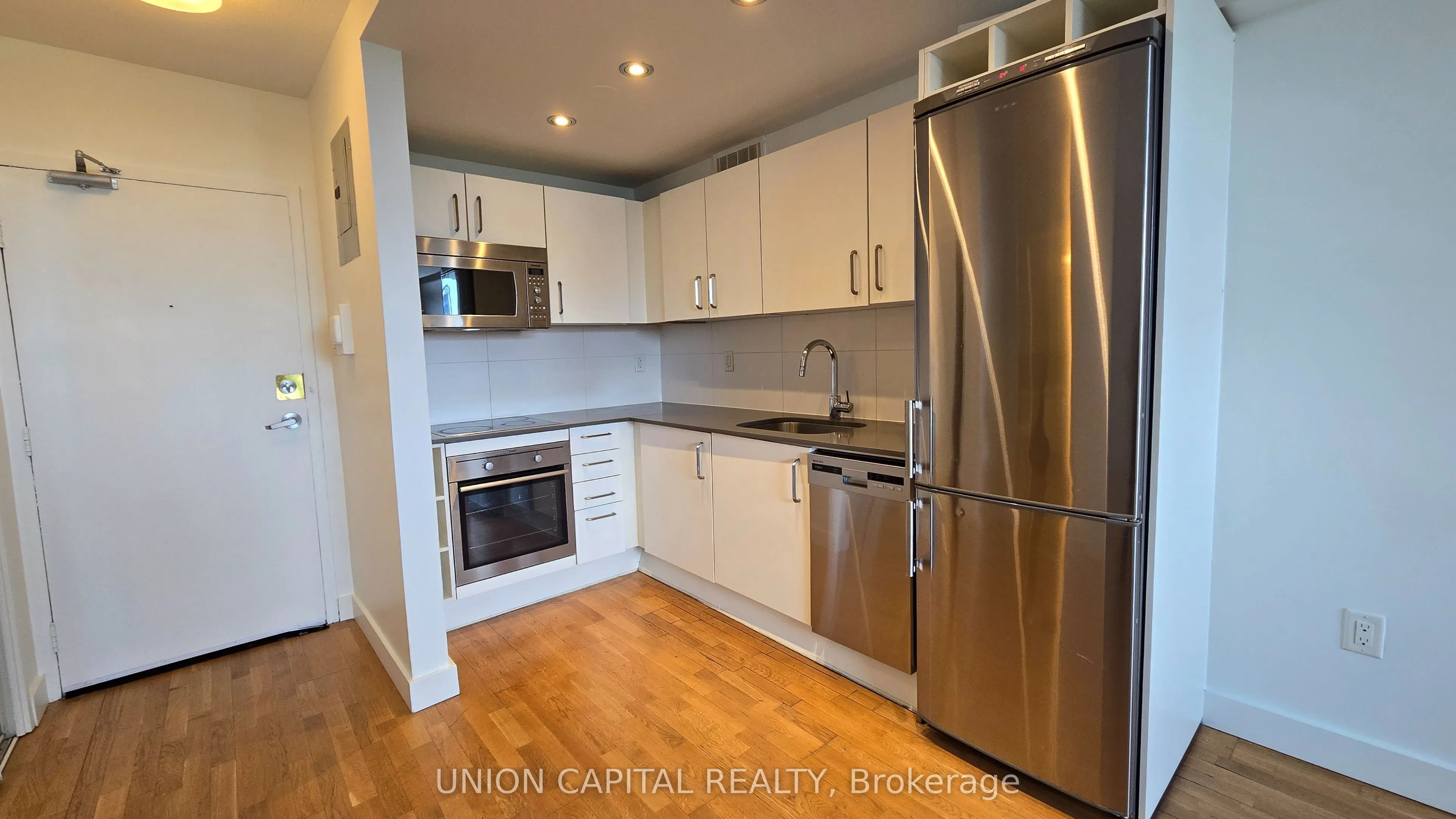 230 Oak Street, #1003