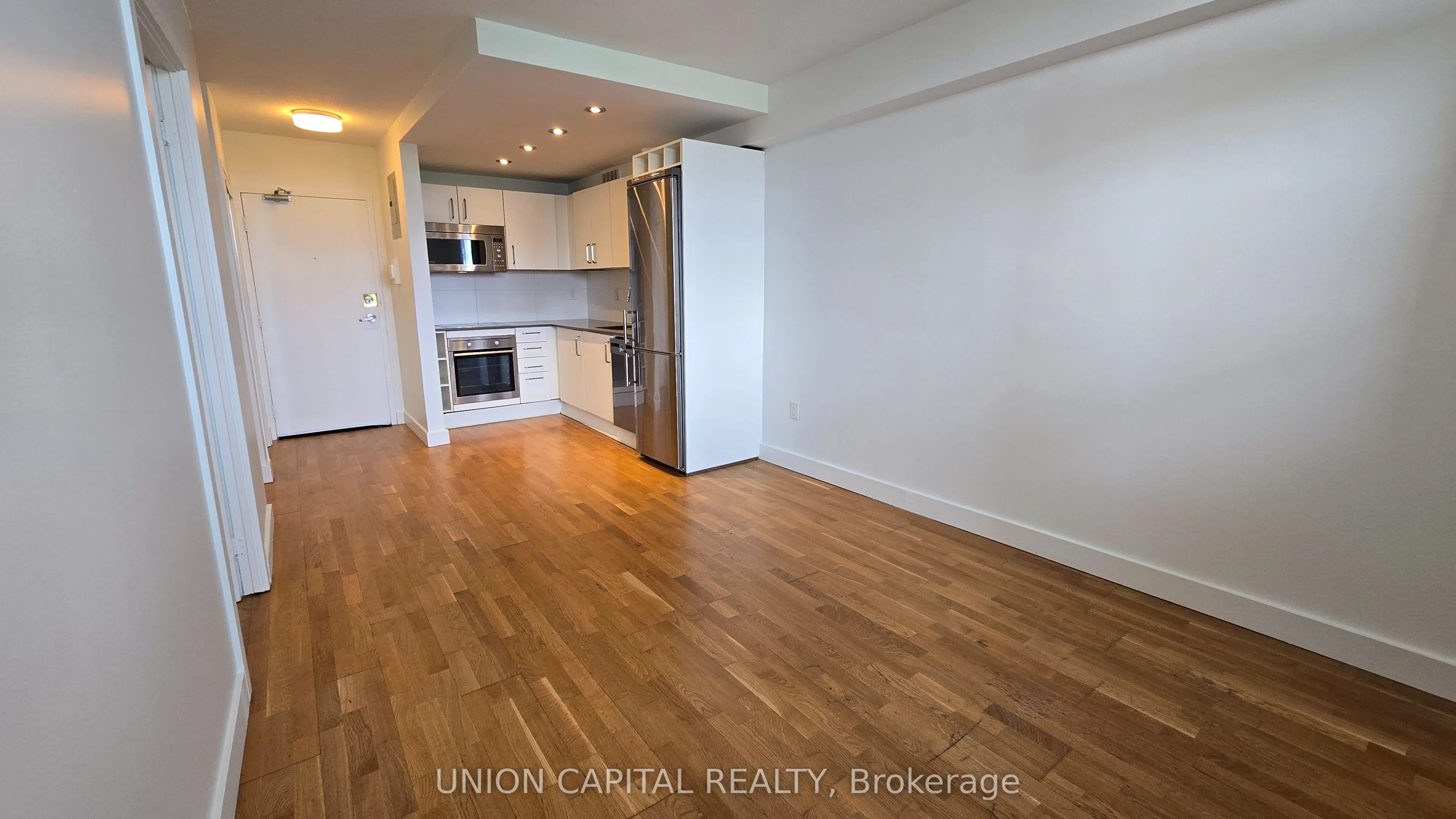 230 Oak Street, #1003