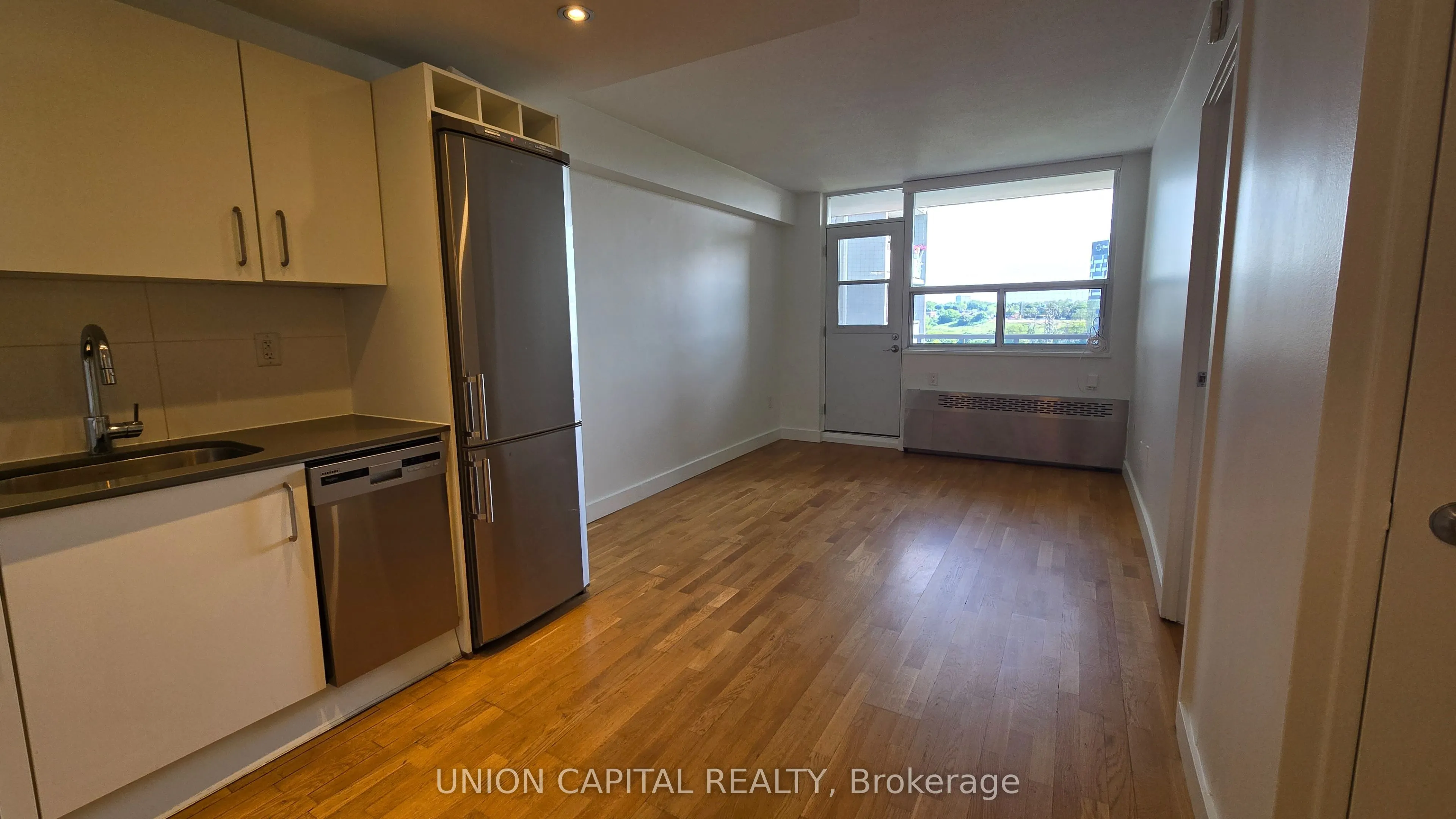 230 Oak Street, #1003